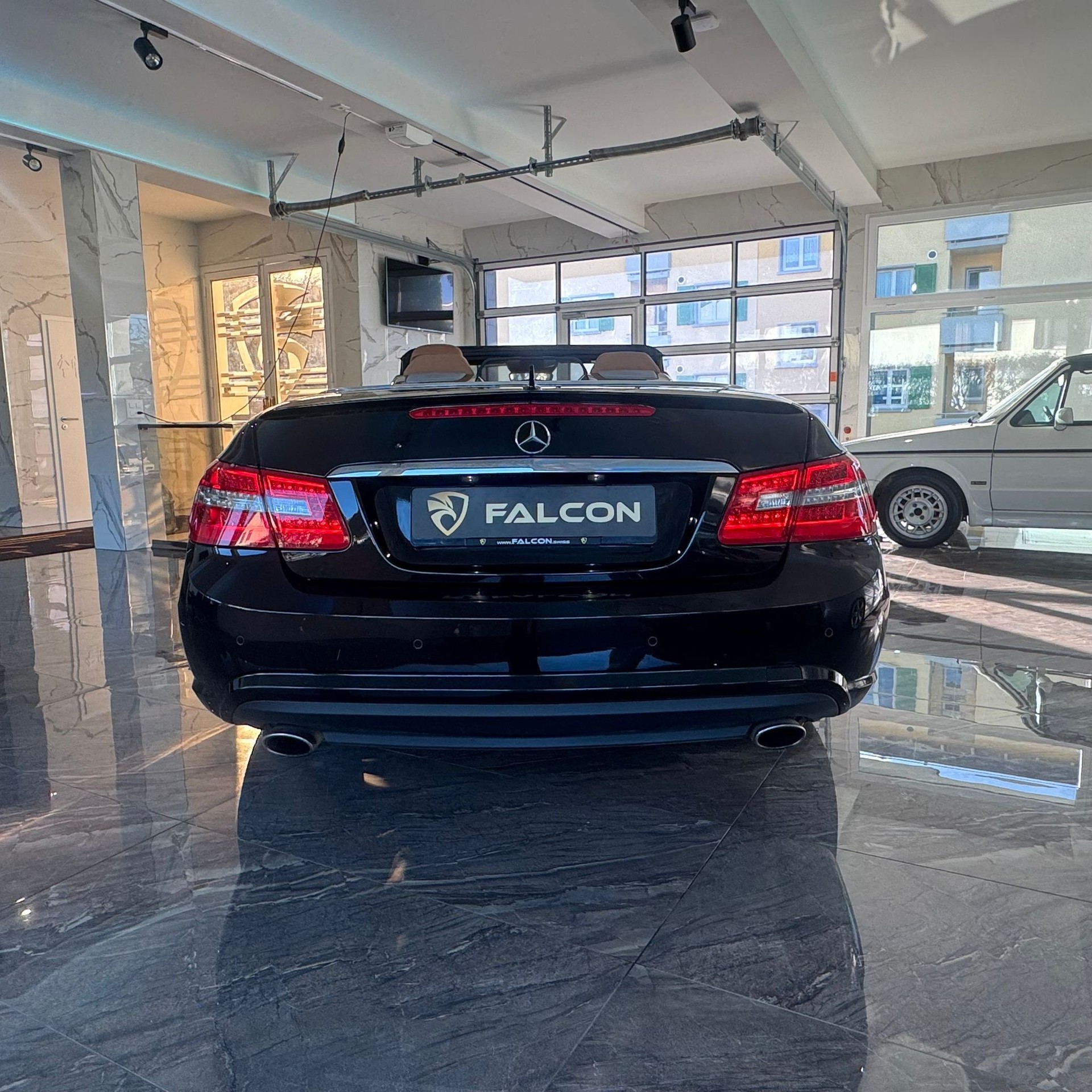 MERCEDES-BENZ E 350 CGI BlueEfficiency 7G-Tronic-image-11