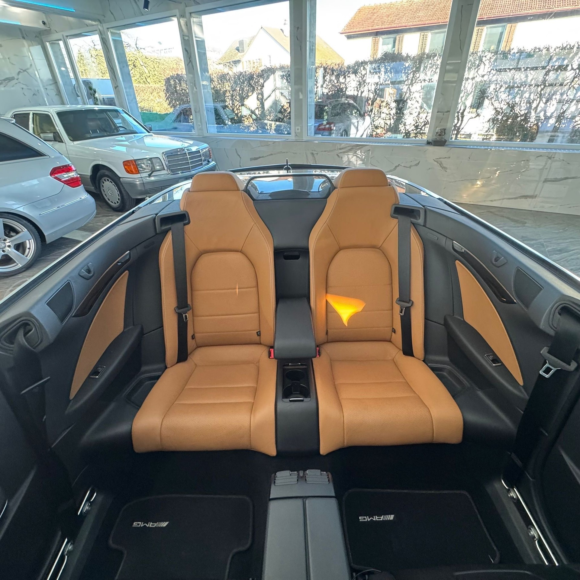 MERCEDES-BENZ E 350 CGI BlueEfficiency 7G-Tronic-image-42