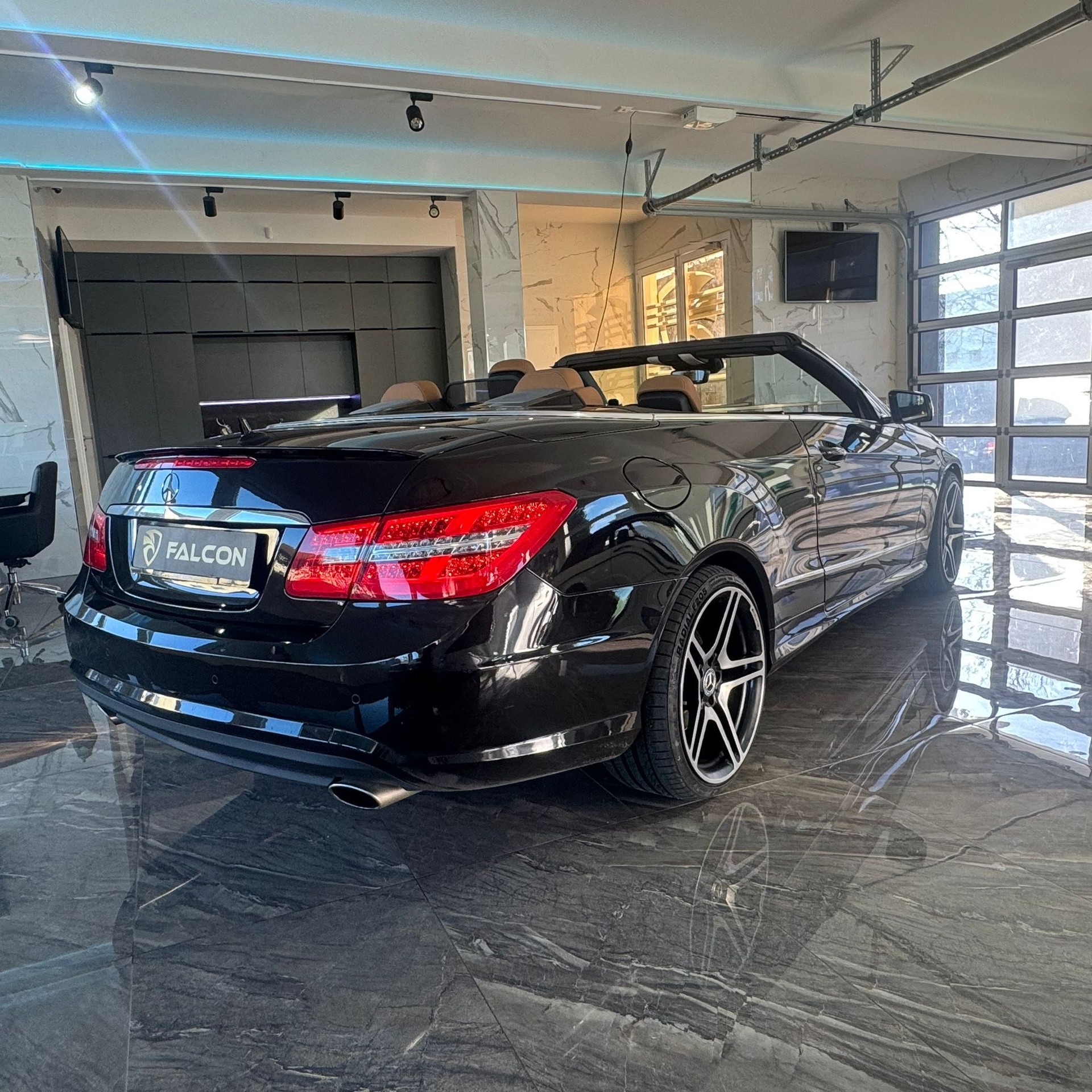 MERCEDES-BENZ E 350 CGI BlueEfficiency 7G-Tronic-image-13