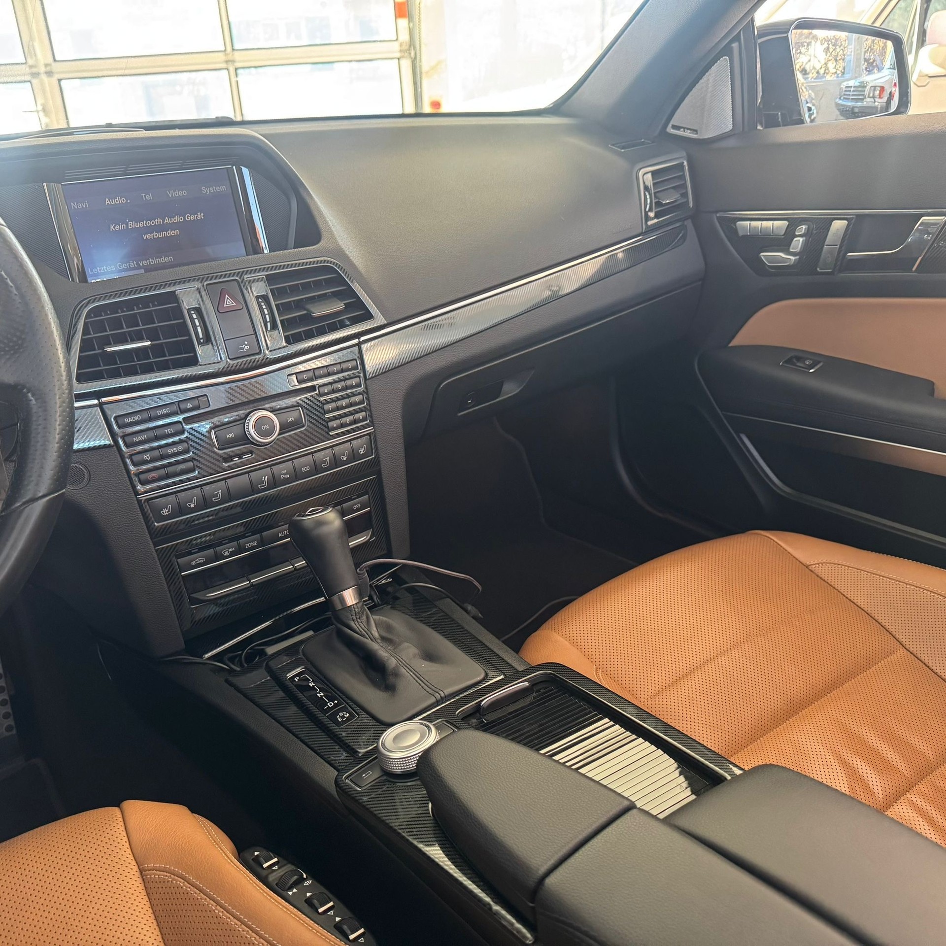MERCEDES-BENZ E 350 CGI BlueEfficiency 7G-Tronic-image-35