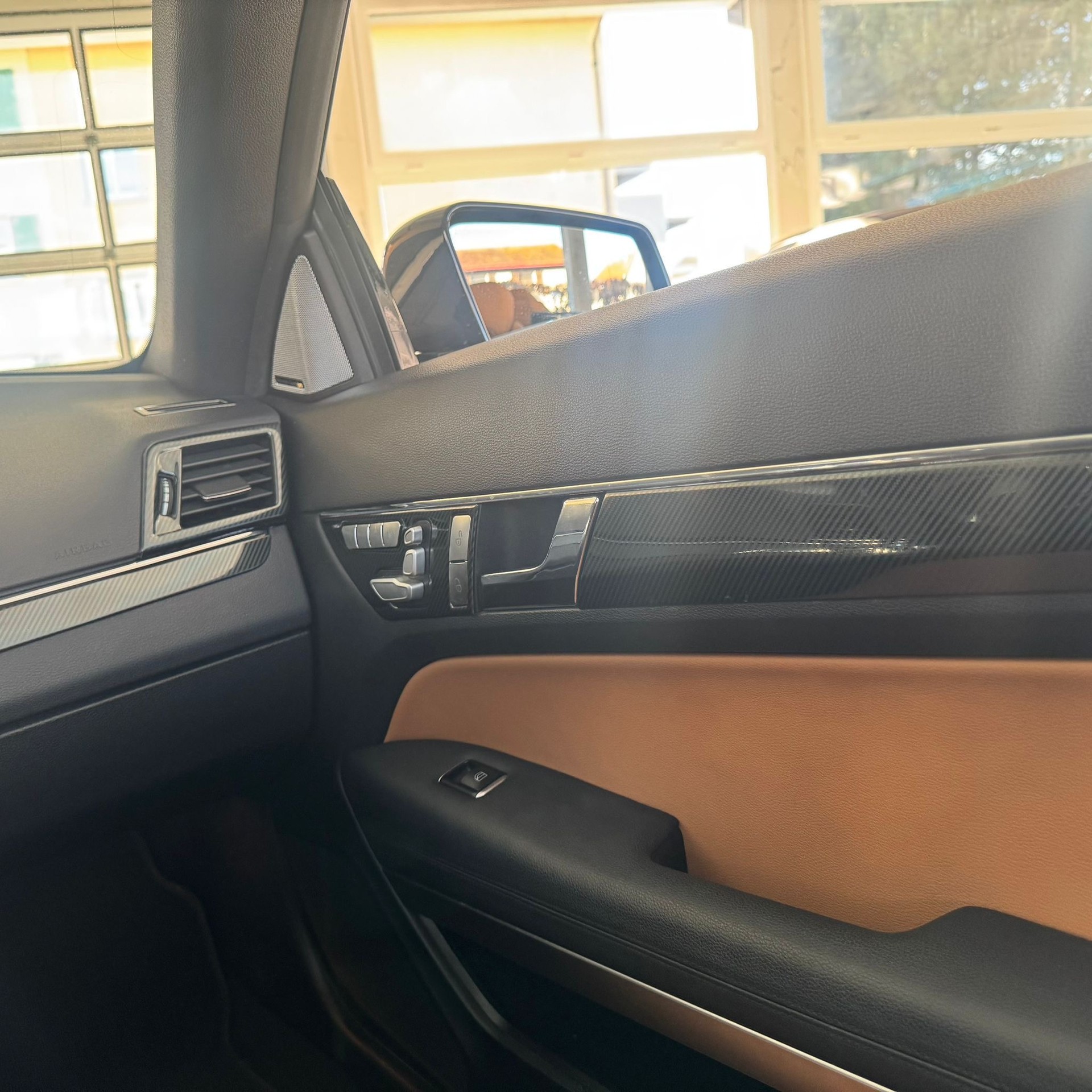 MERCEDES-BENZ E 350 CGI BlueEfficiency 7G-Tronic-image-30