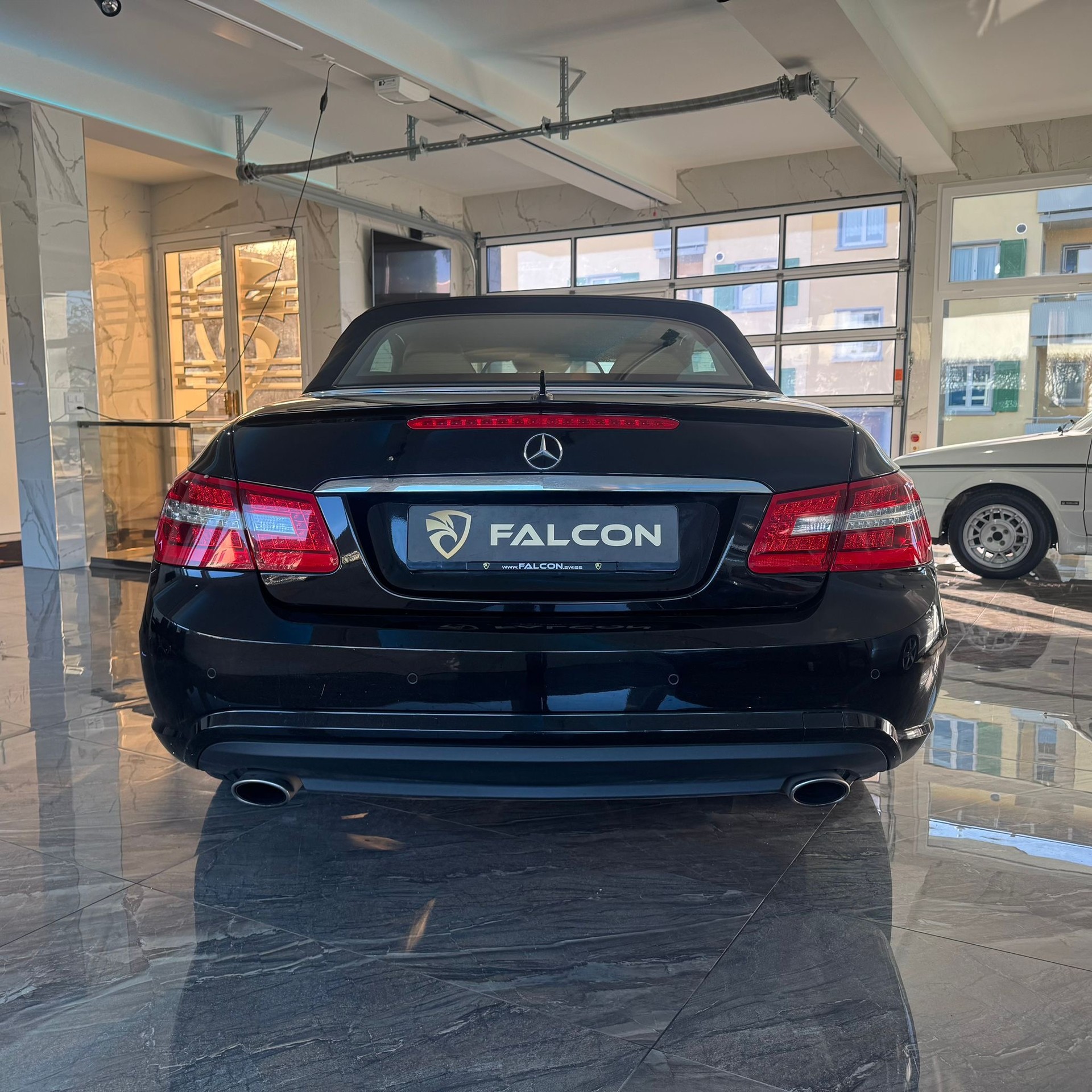 MERCEDES-BENZ E 350 CGI BlueEfficiency 7G-Tronic-image-10