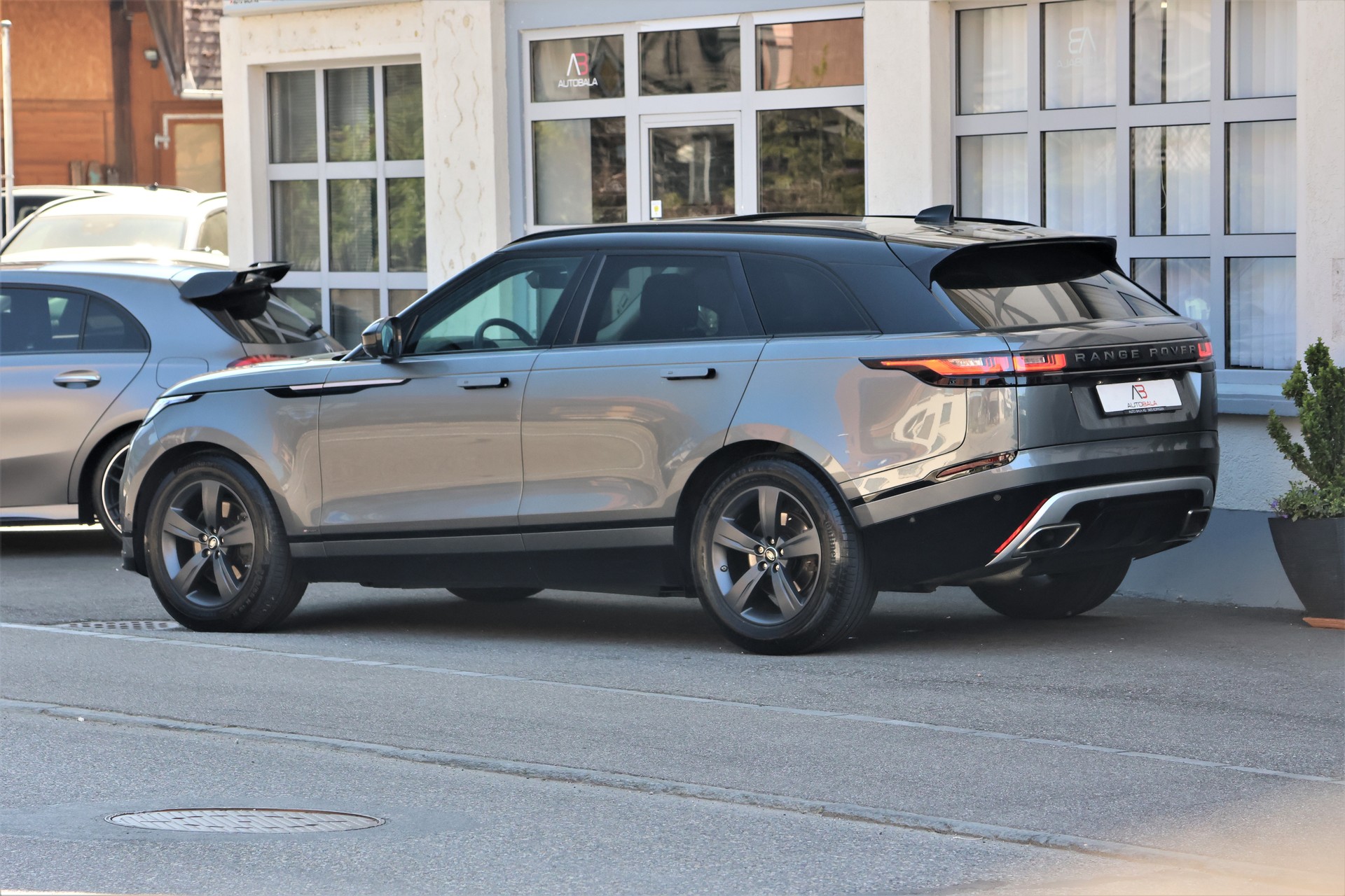 LAND ROVER Range Rover Velar R-Dynamic P 300 Automatic (CH)-showroom-element-3