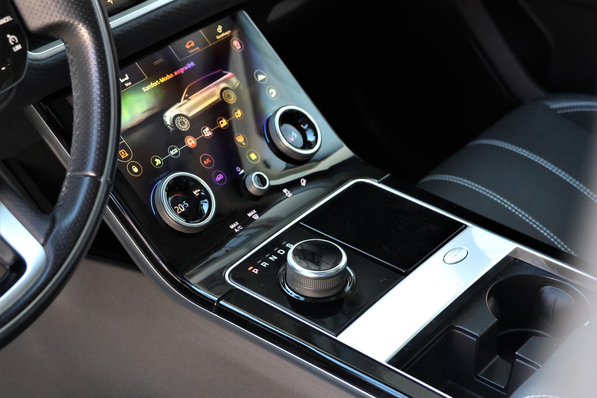LAND ROVER Range Rover Velar R-Dynamic P 300 Automatic (CH)-image-9