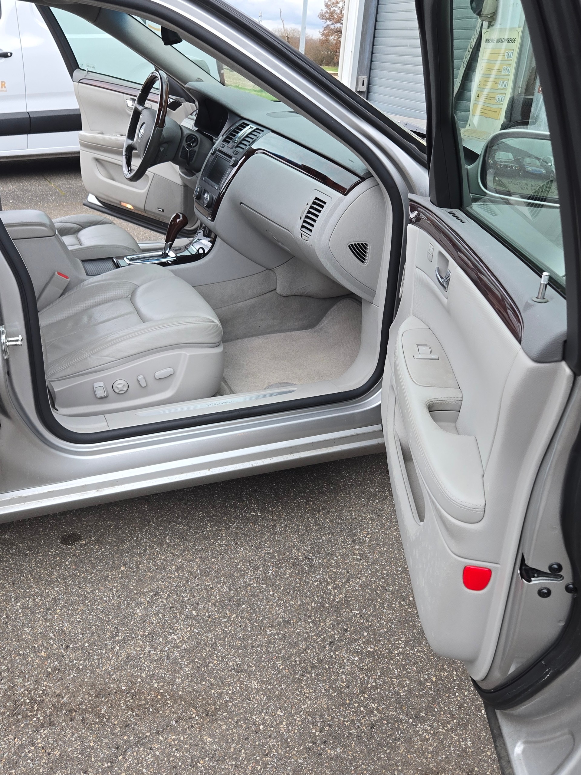 CADILLAC Sedan-image-14