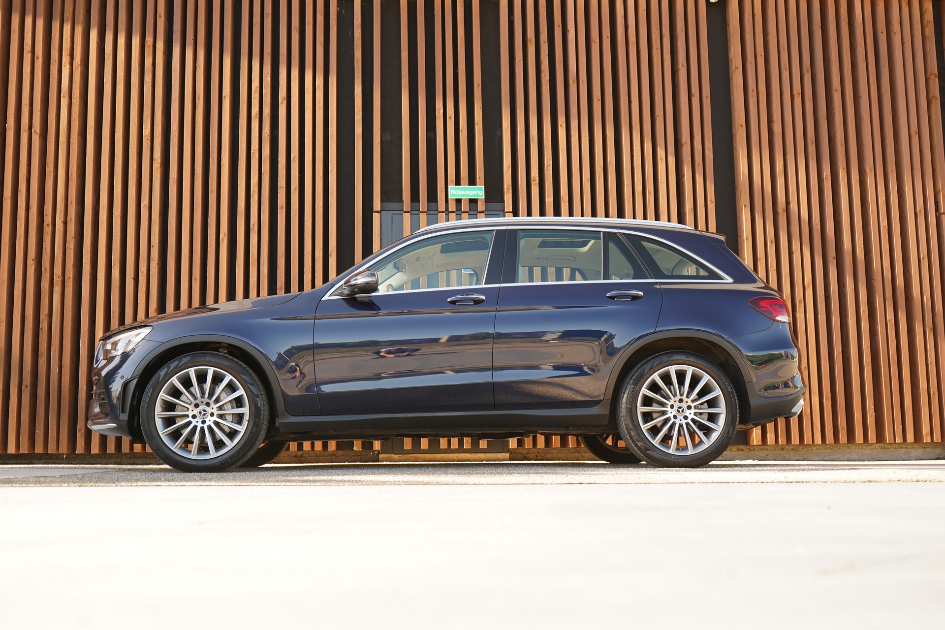 MERCEDES-BENZ GLC 300 D AMG LINE 4MATIC 9G-TRONIC l 245 PS-image-1