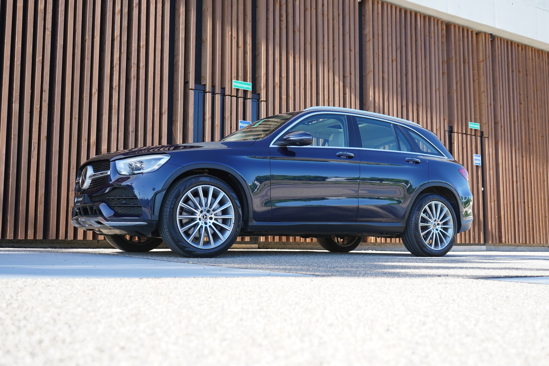 MERCEDES-BENZ GLC 300 D AMG LINE 4MATIC 9G-TRONIC l 245 PS-image-7