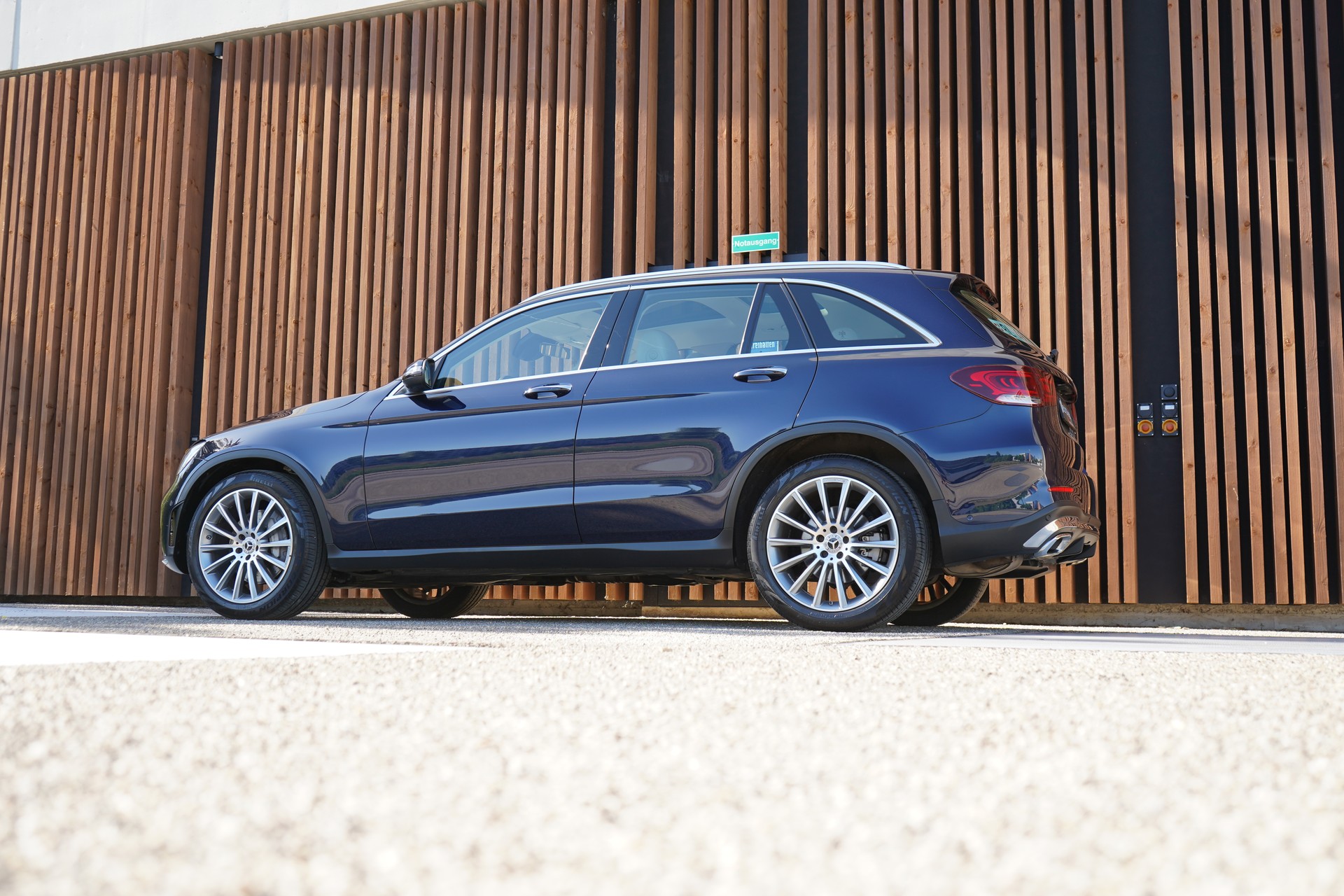 MERCEDES-BENZ GLC 300 D AMG LINE 4MATIC 9G-TRONIC l 245 PS-image-8