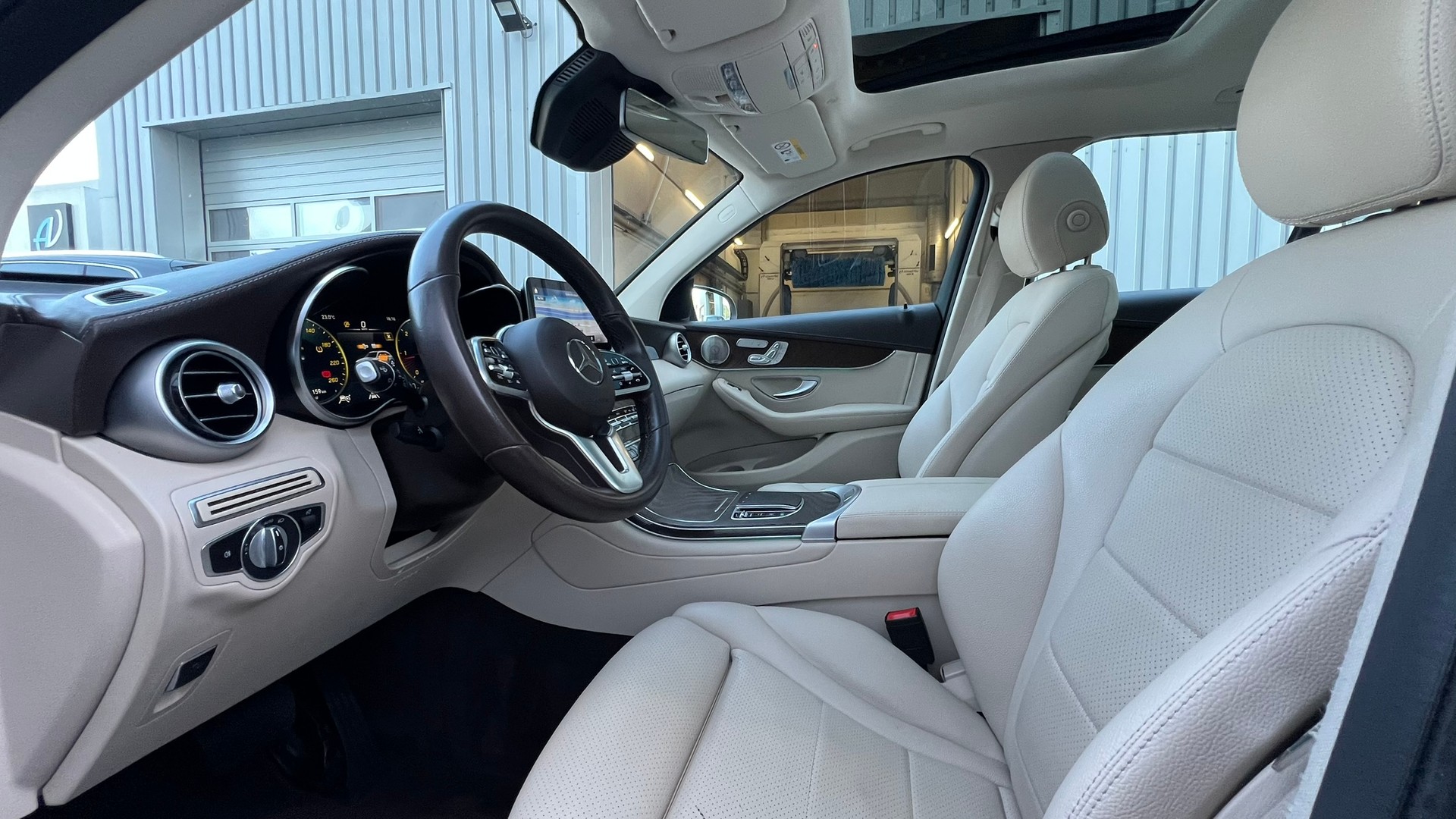 MERCEDES-BENZ GLC 300 D AMG LINE 4MATIC 9G-TRONIC l 245 PS-image-22