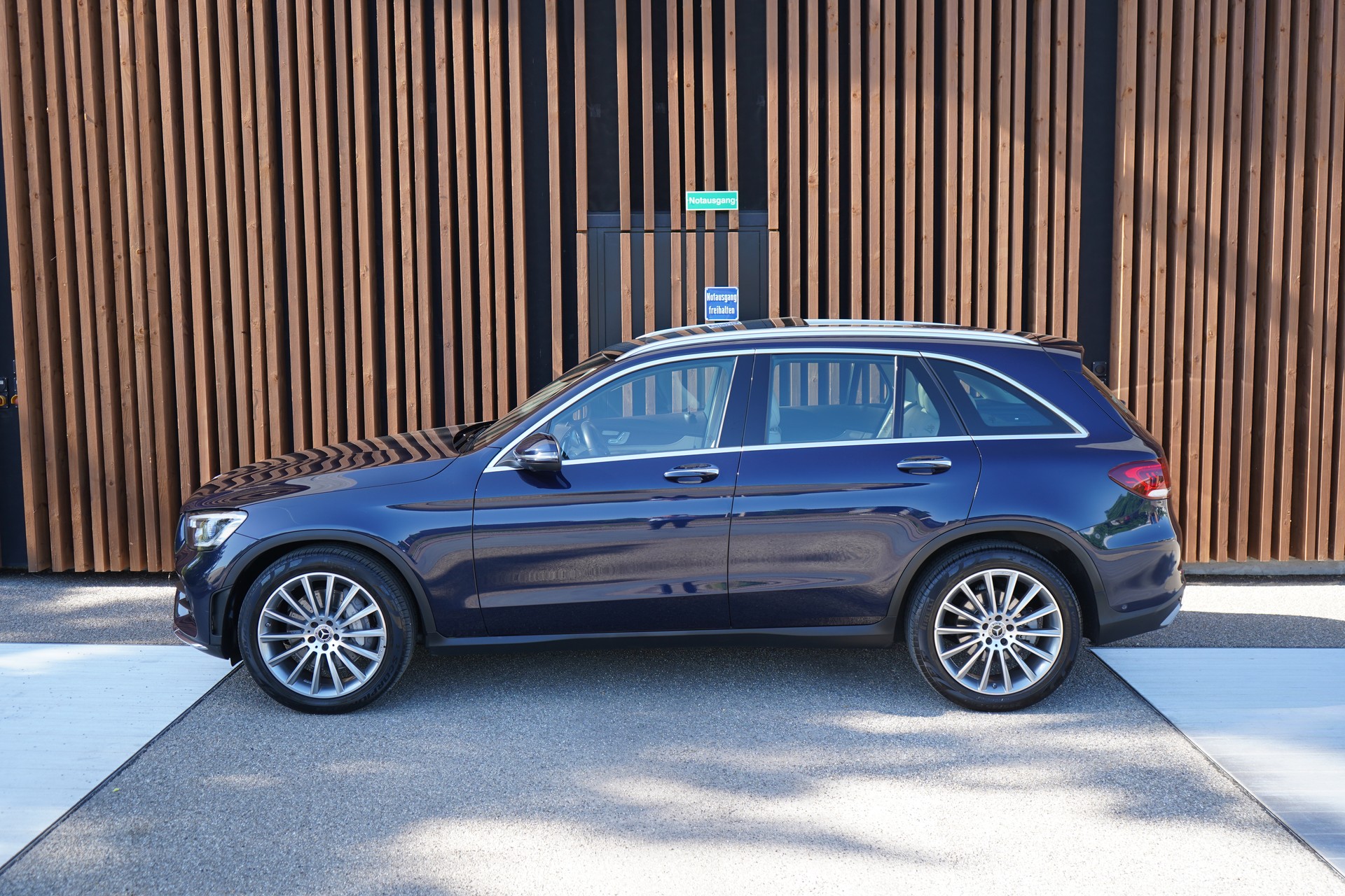 MERCEDES-BENZ GLC 300 D AMG LINE 4MATIC 9G-TRONIC l 245 PS-image-5