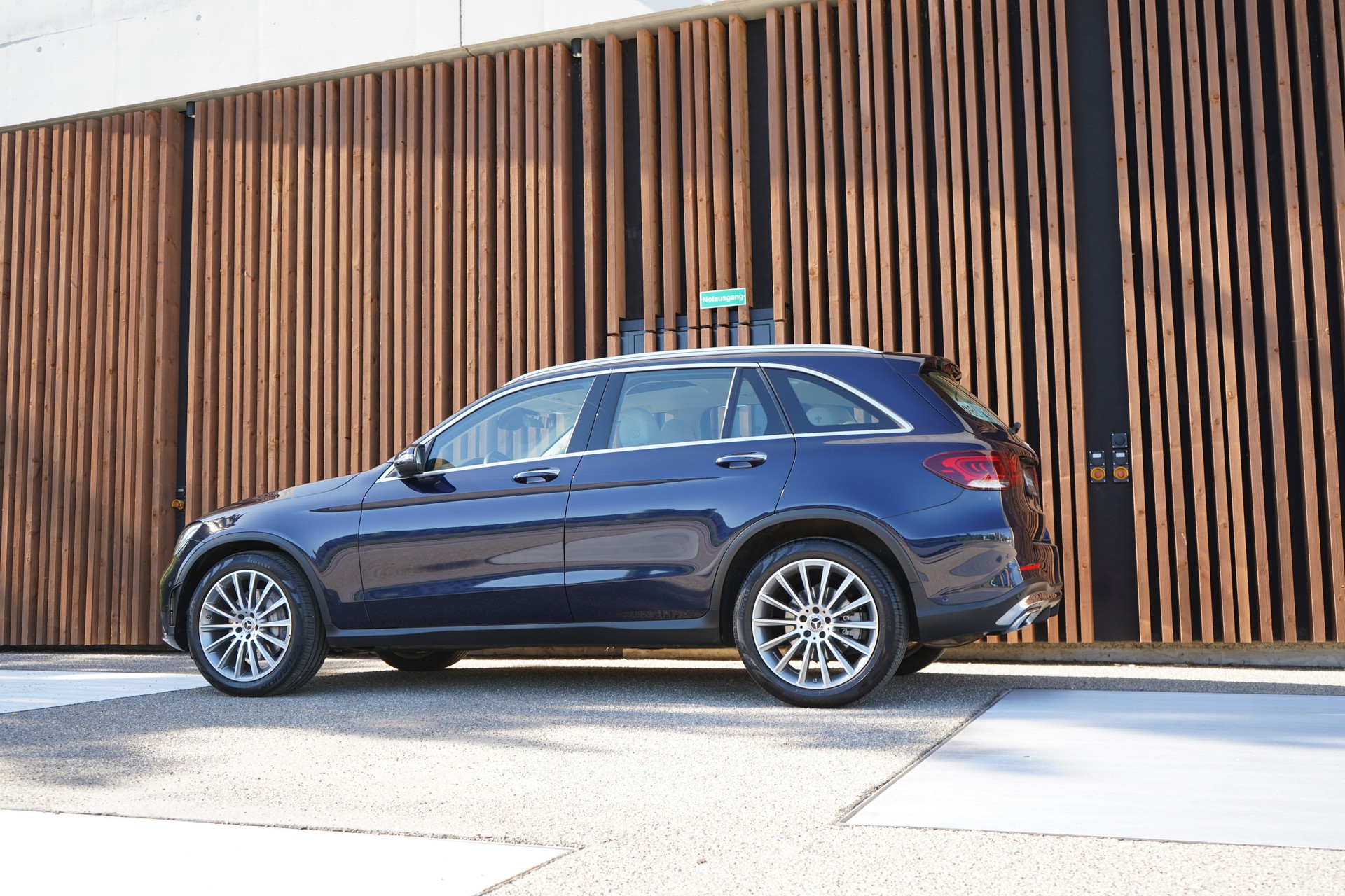MERCEDES-BENZ GLC 300 D AMG LINE 4MATIC 9G-TRONIC l 245 PS-image-6