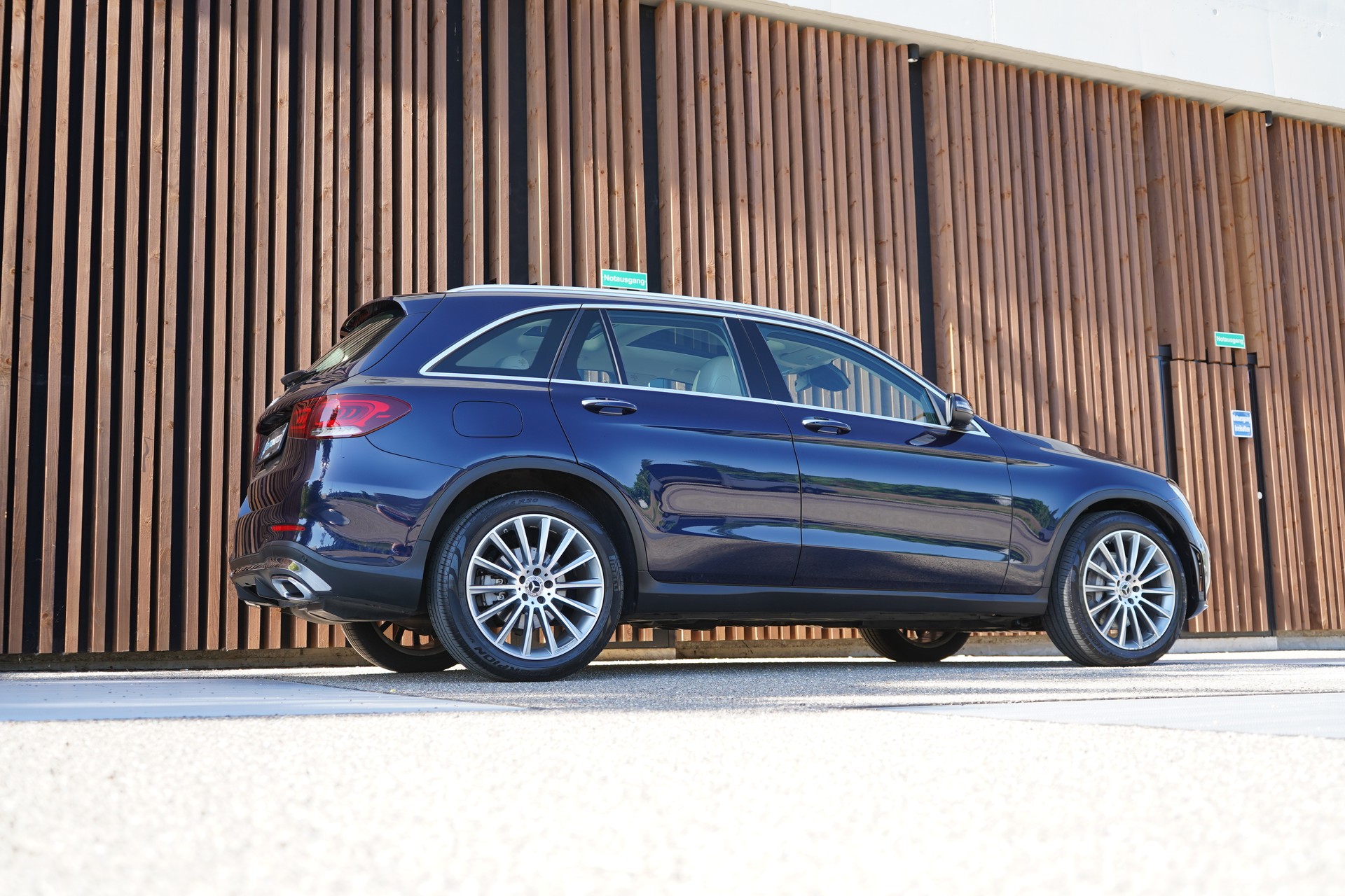 MERCEDES-BENZ GLC 300 D AMG LINE 4MATIC 9G-TRONIC l 245 PS-image-10