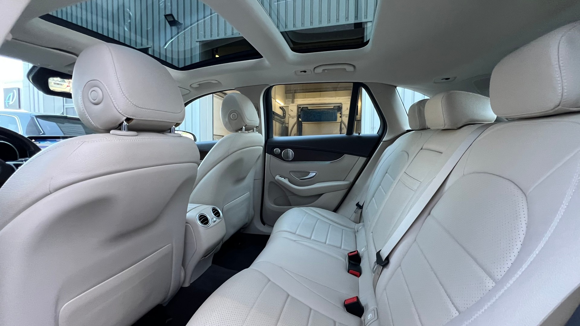 MERCEDES-BENZ GLC 300 D AMG LINE 4MATIC 9G-TRONIC l 245 PS-image-24