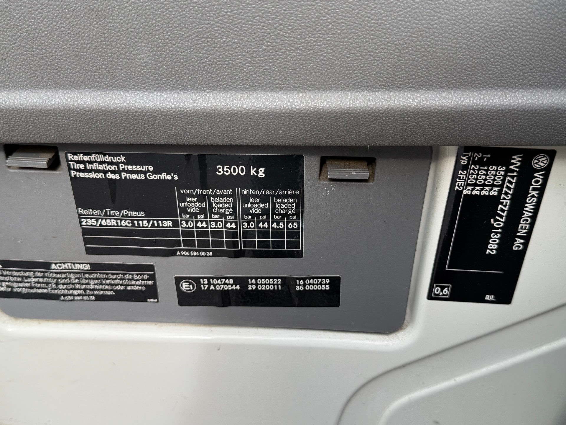 VW Crafter 35 2.5 TDI 136 PS Automat-image-11