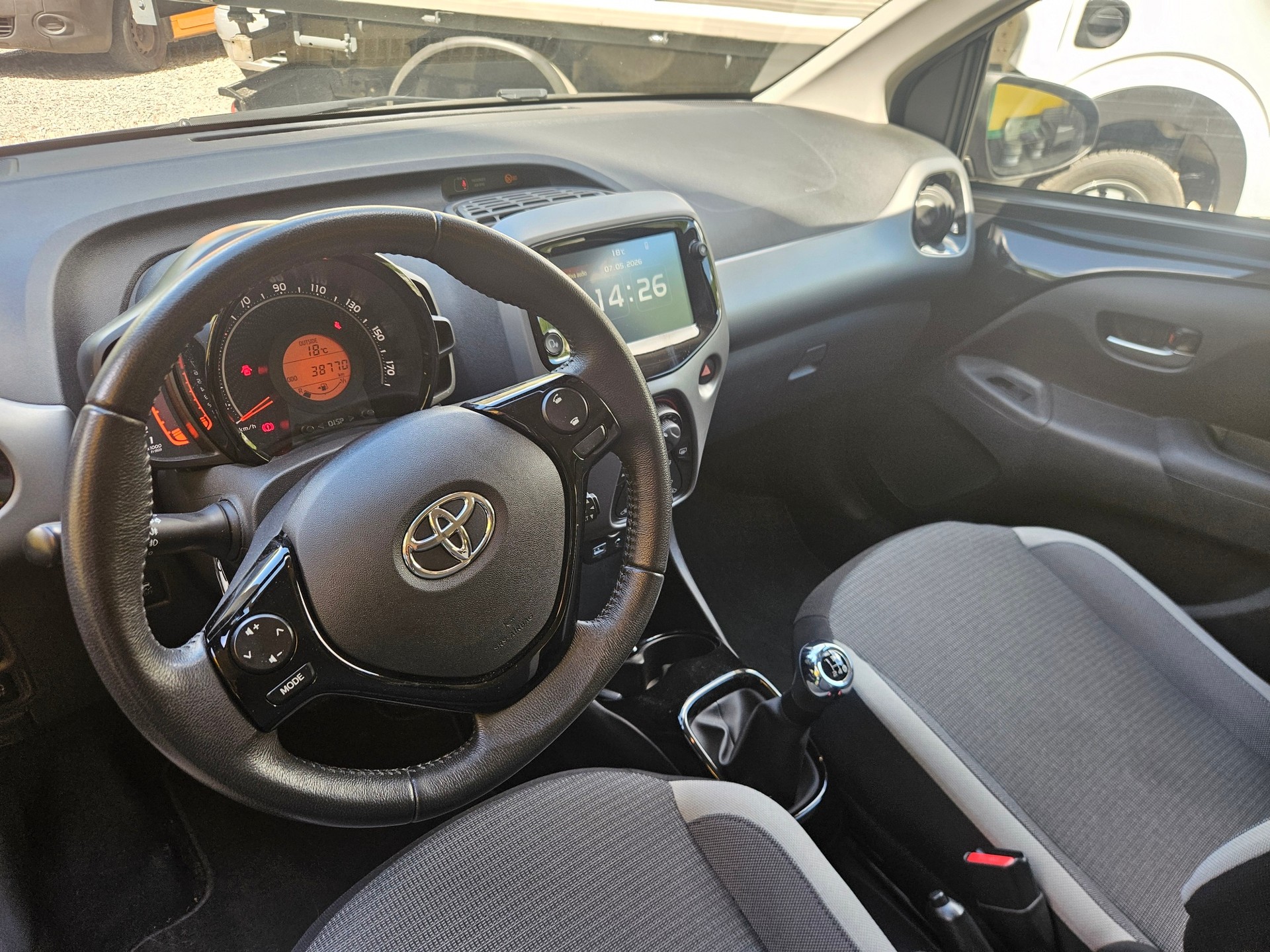 TOYOTA Aygo 1.0 VVT-i x-play-image-5