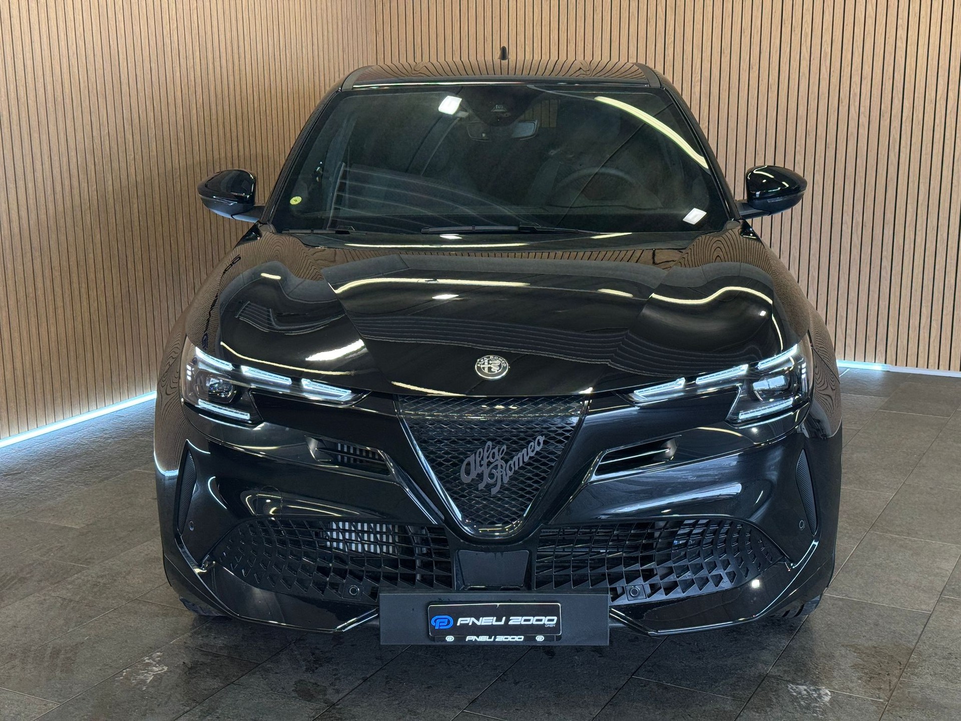 ALFA ROMEO Junior 1.2 48V Hybrid Q4 *Tortona Black*-image-1