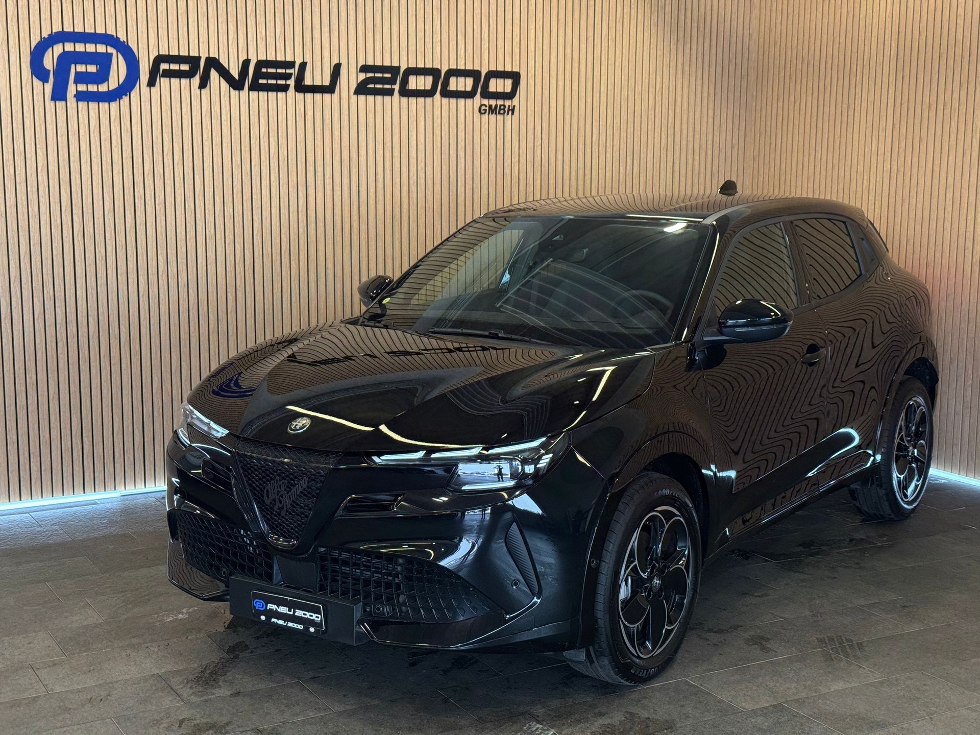 ALFA ROMEO Junior 1.2 48V Hybrid Q4 *Tortona Black*