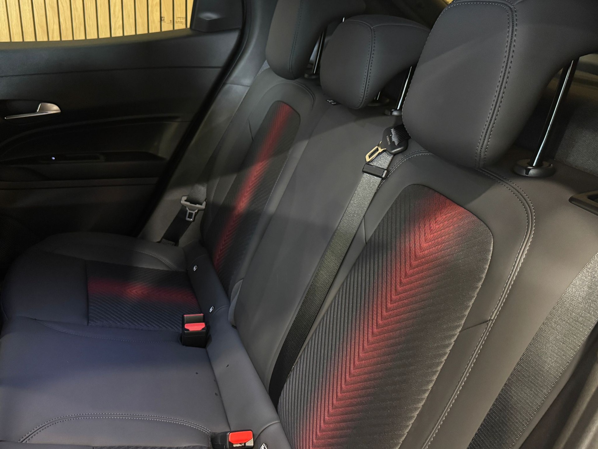 ALFA ROMEO Junior 1.2 48V Hybrid Q4 *Tortona Black*-image-25