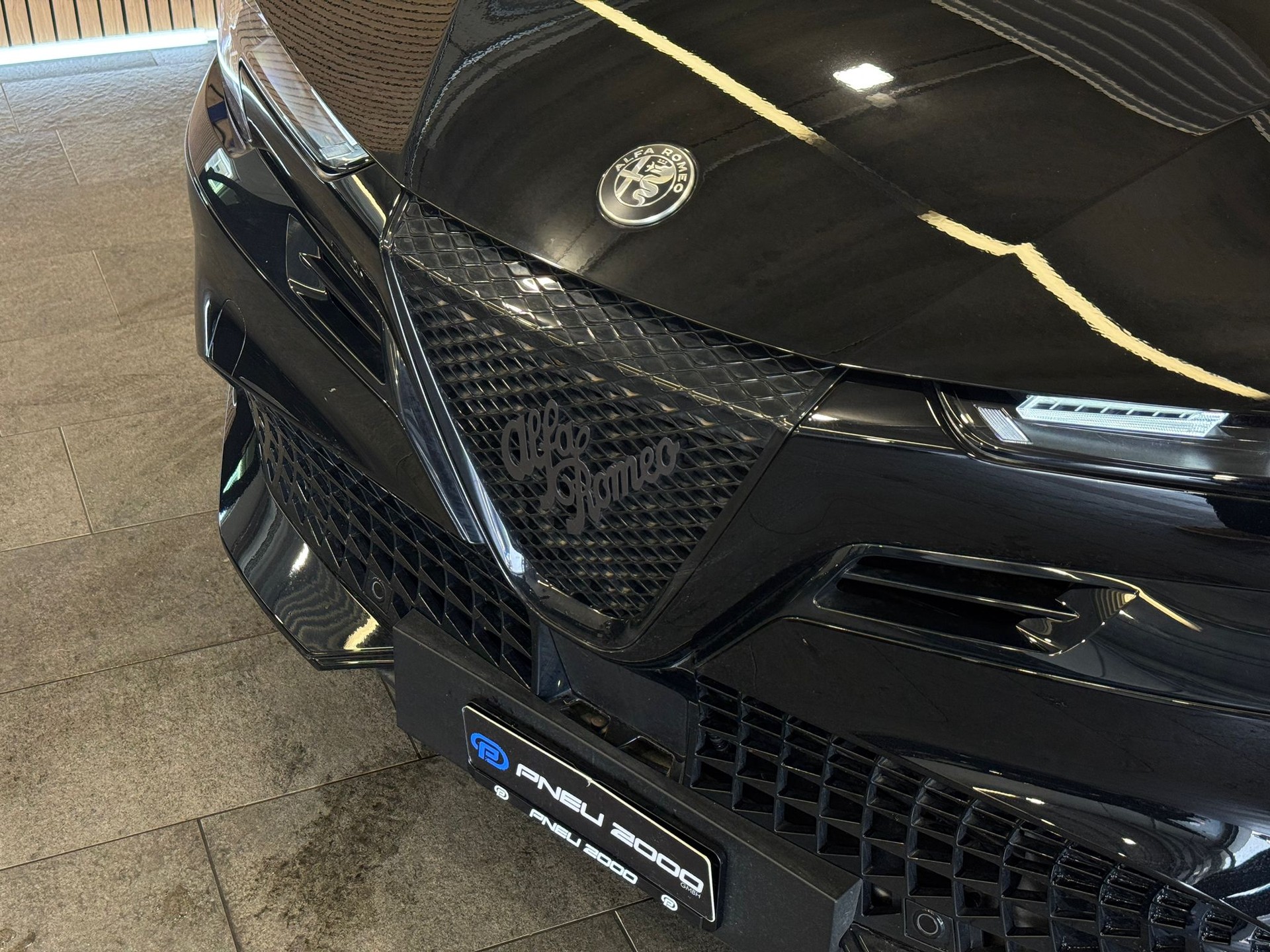 ALFA ROMEO Junior 1.2 48V Hybrid Q4 *Tortona Black*-image-2