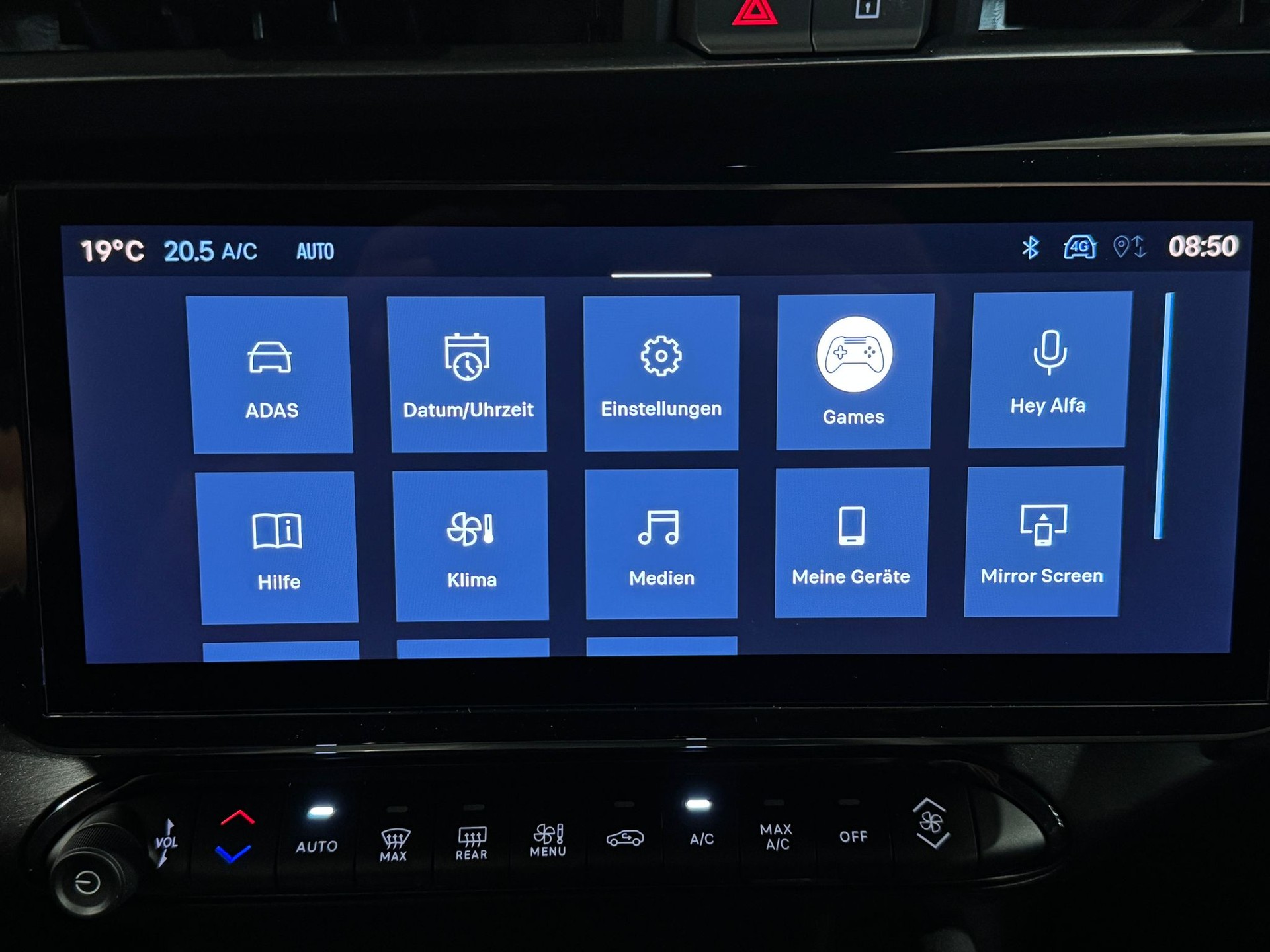 ALFA ROMEO Junior 1.2 48V Hybrid Q4 *Tortona Black*-image-19