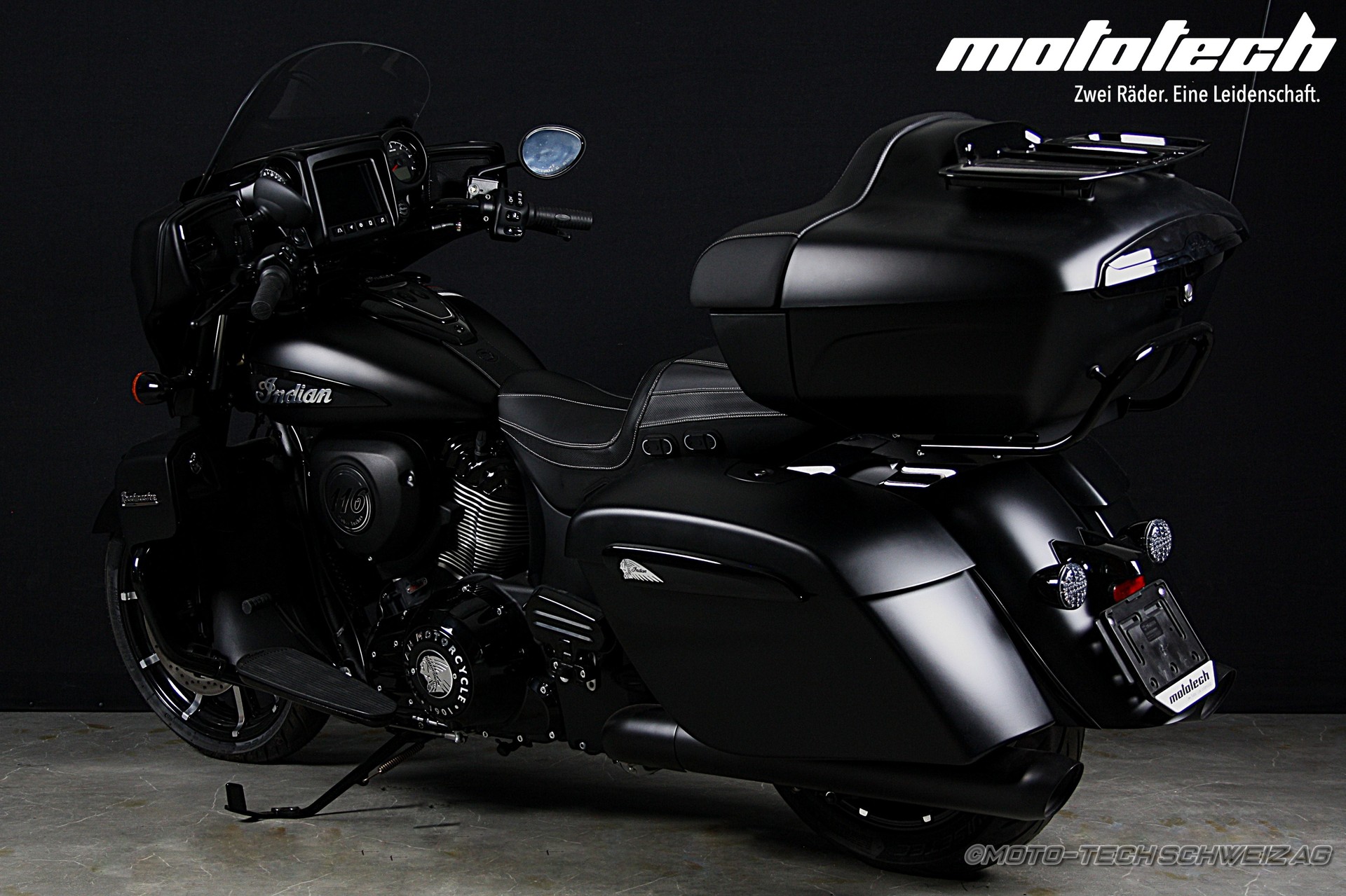 INDIAN Roadmaster Dark Horse-showroom-element-2