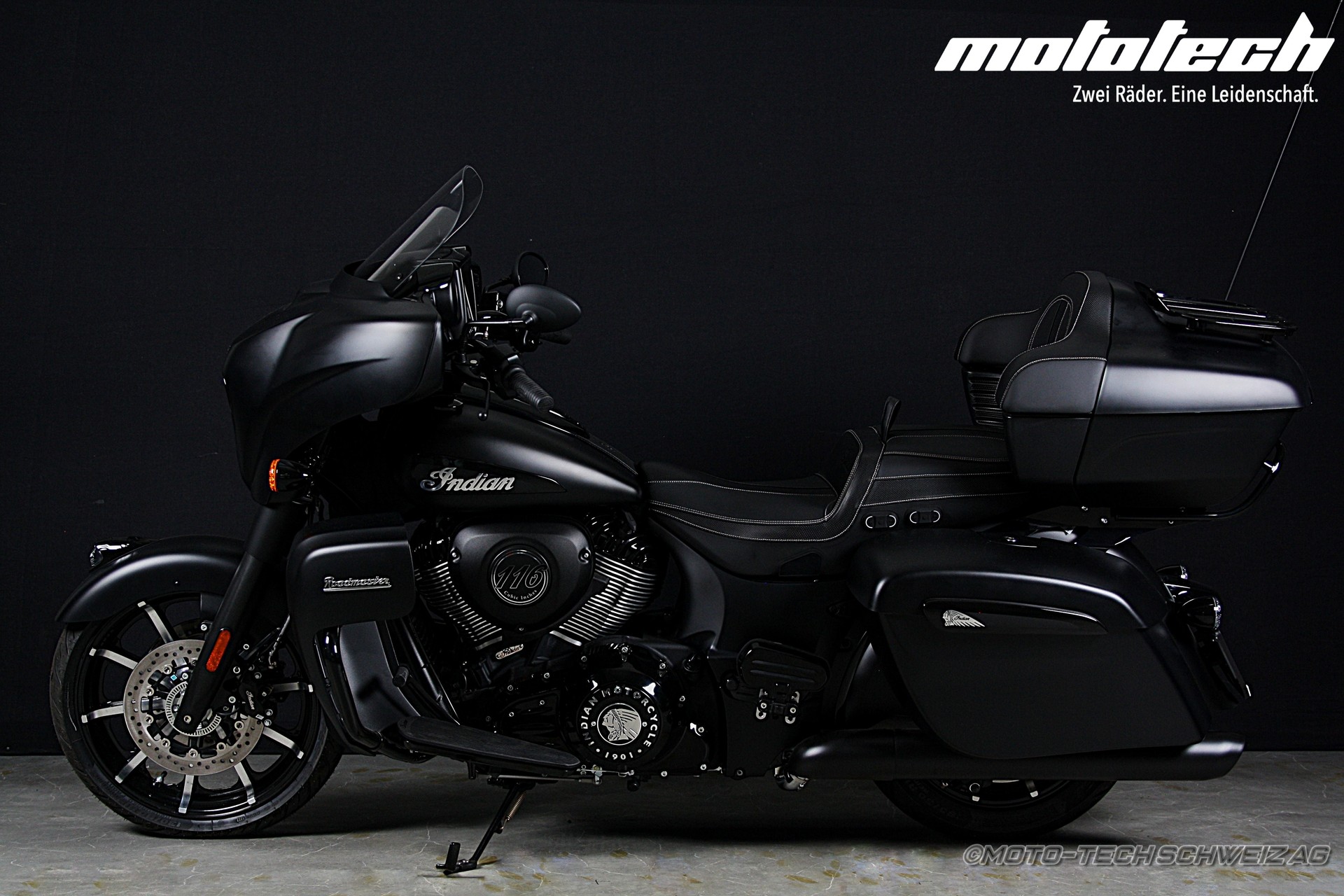 INDIAN Roadmaster Dark Horse-showroom-element-3