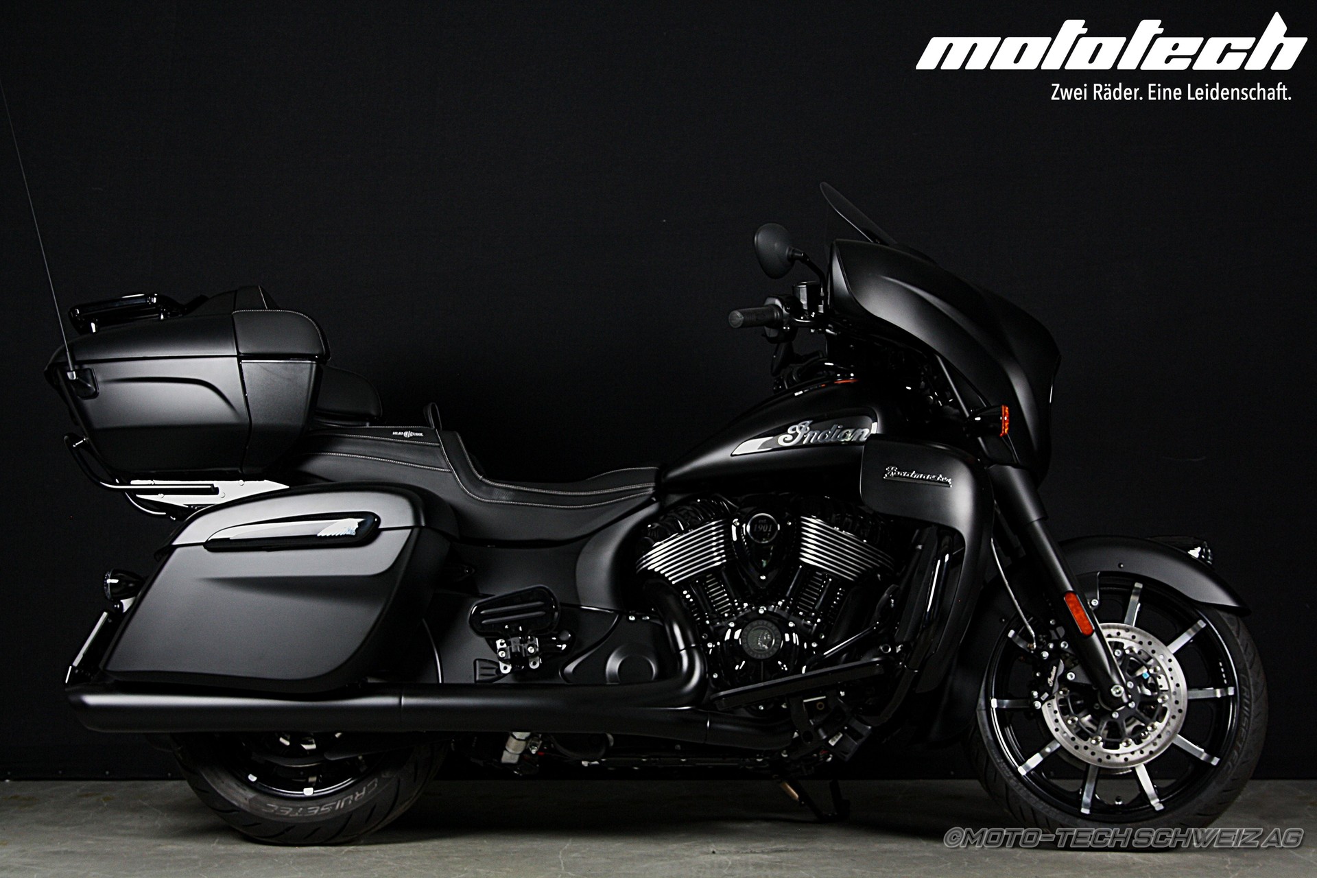 INDIAN Roadmaster Dark Horse