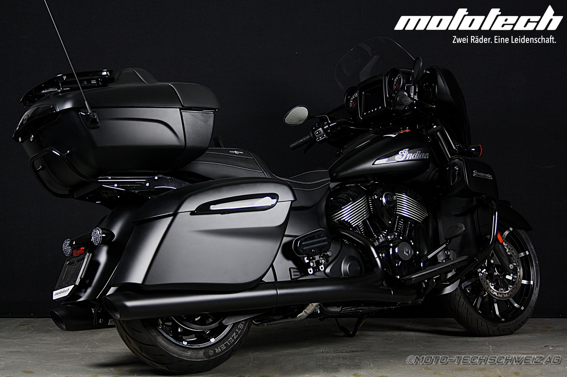 INDIAN Roadmaster Dark Horse-showroom-element-1