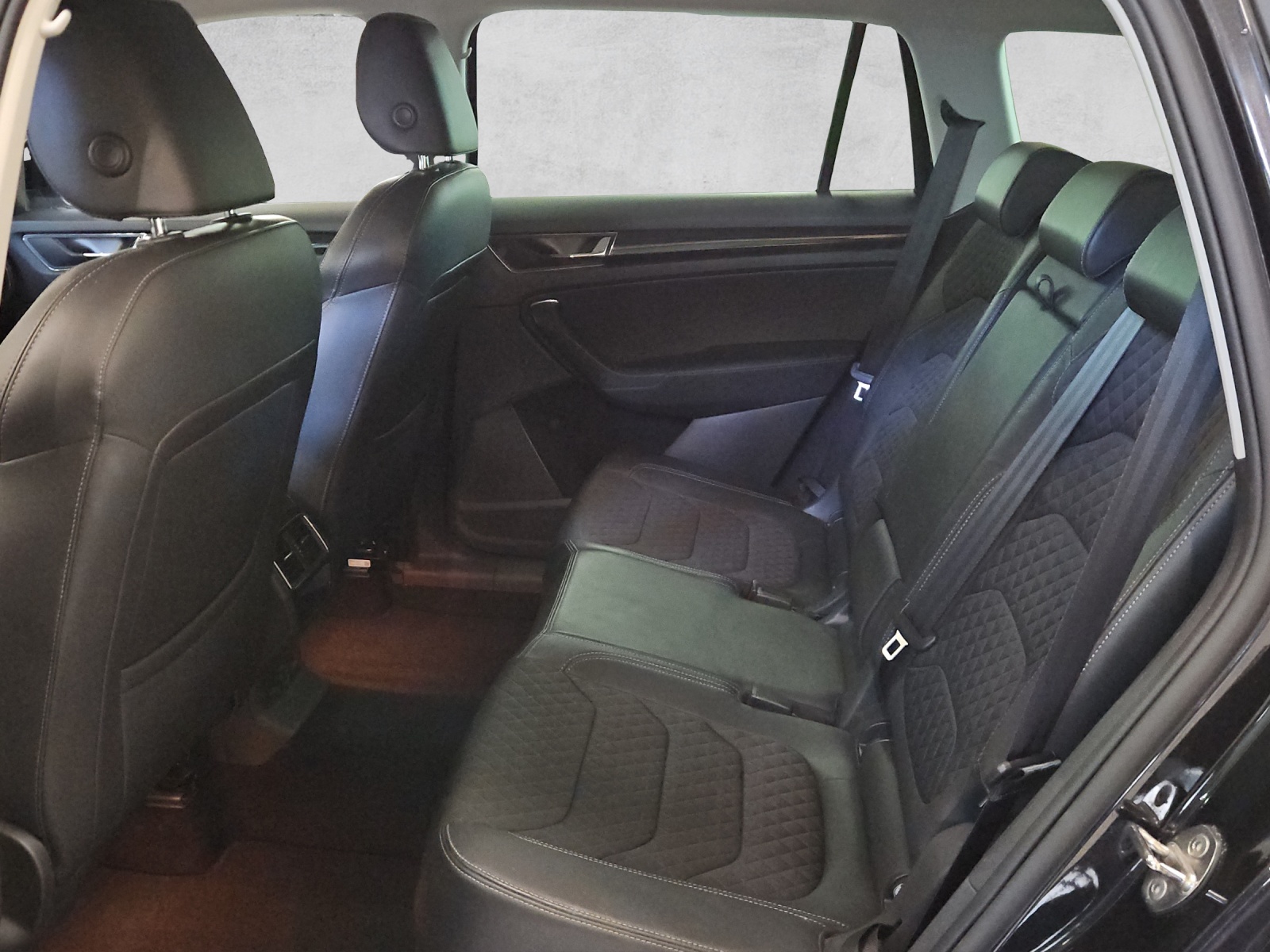 SKODA Kodiaq 2.0 TSI 4x4 Style-image-9