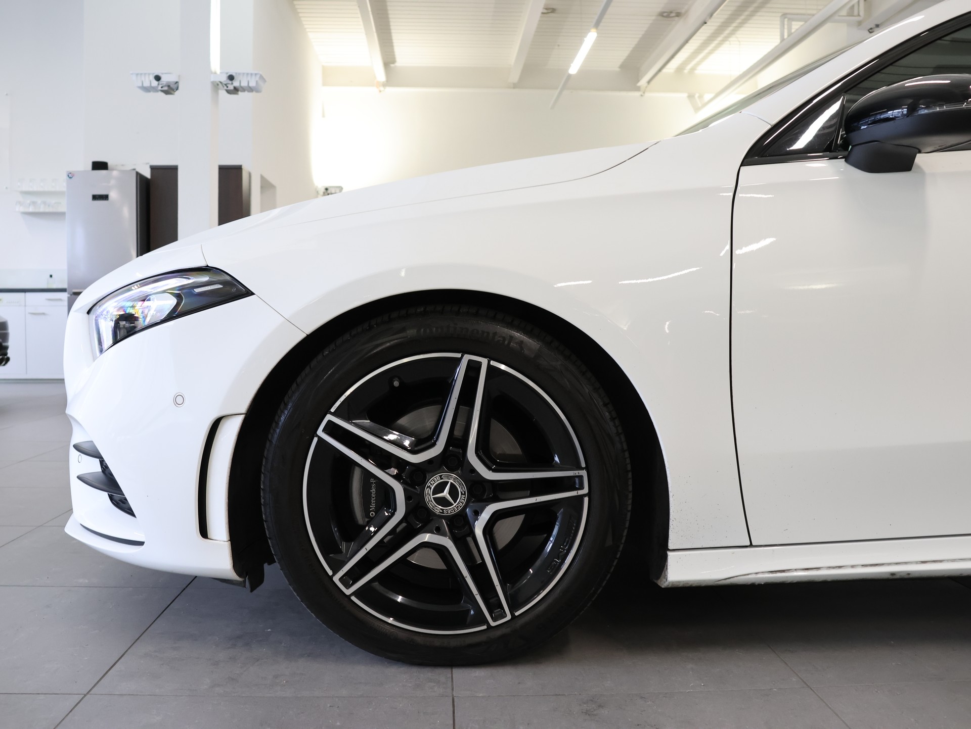 MERCEDES-BENZ A 180 d AMG Line 8G-DCT *MultiColor * Rückfahrkamera* Command Touch*-image-7