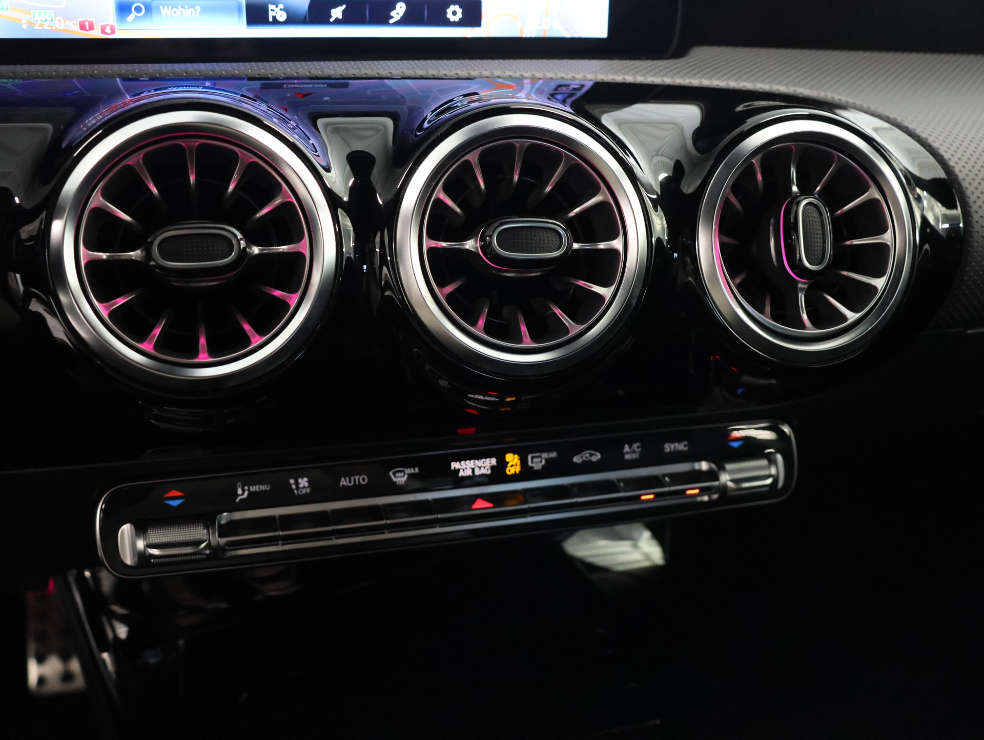 MERCEDES-BENZ A 180 d AMG Line 8G-DCT *MultiColor * Rückfahrkamera* Command Touch*-image-12