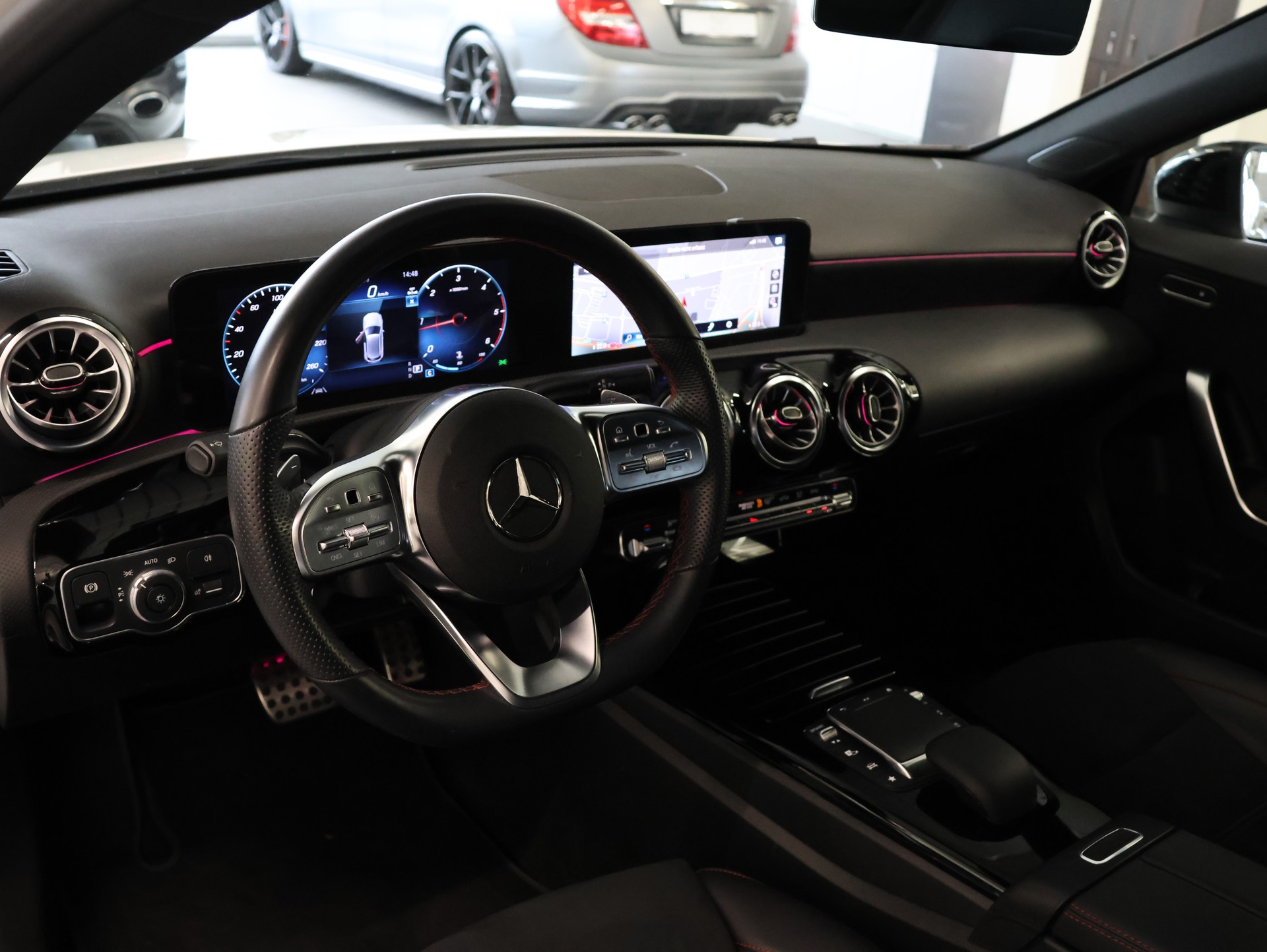 MERCEDES-BENZ A 180 d AMG Line 8G-DCT *MultiColor * Rückfahrkamera* Command Touch*-image-8