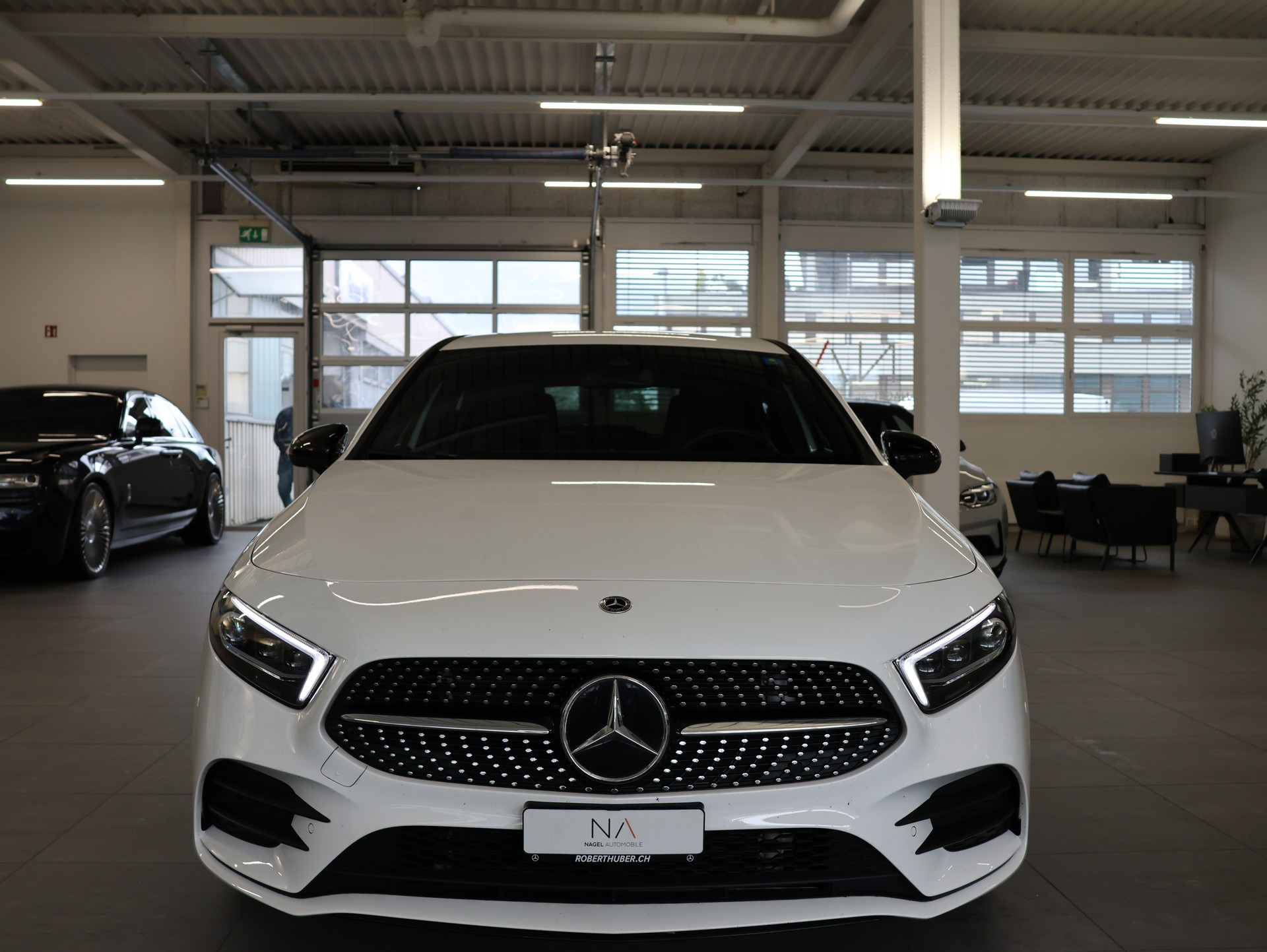 MERCEDES-BENZ A 180 d AMG Line 8G-DCT *MultiColor * Rückfahrkamera* Command Touch*-image-2