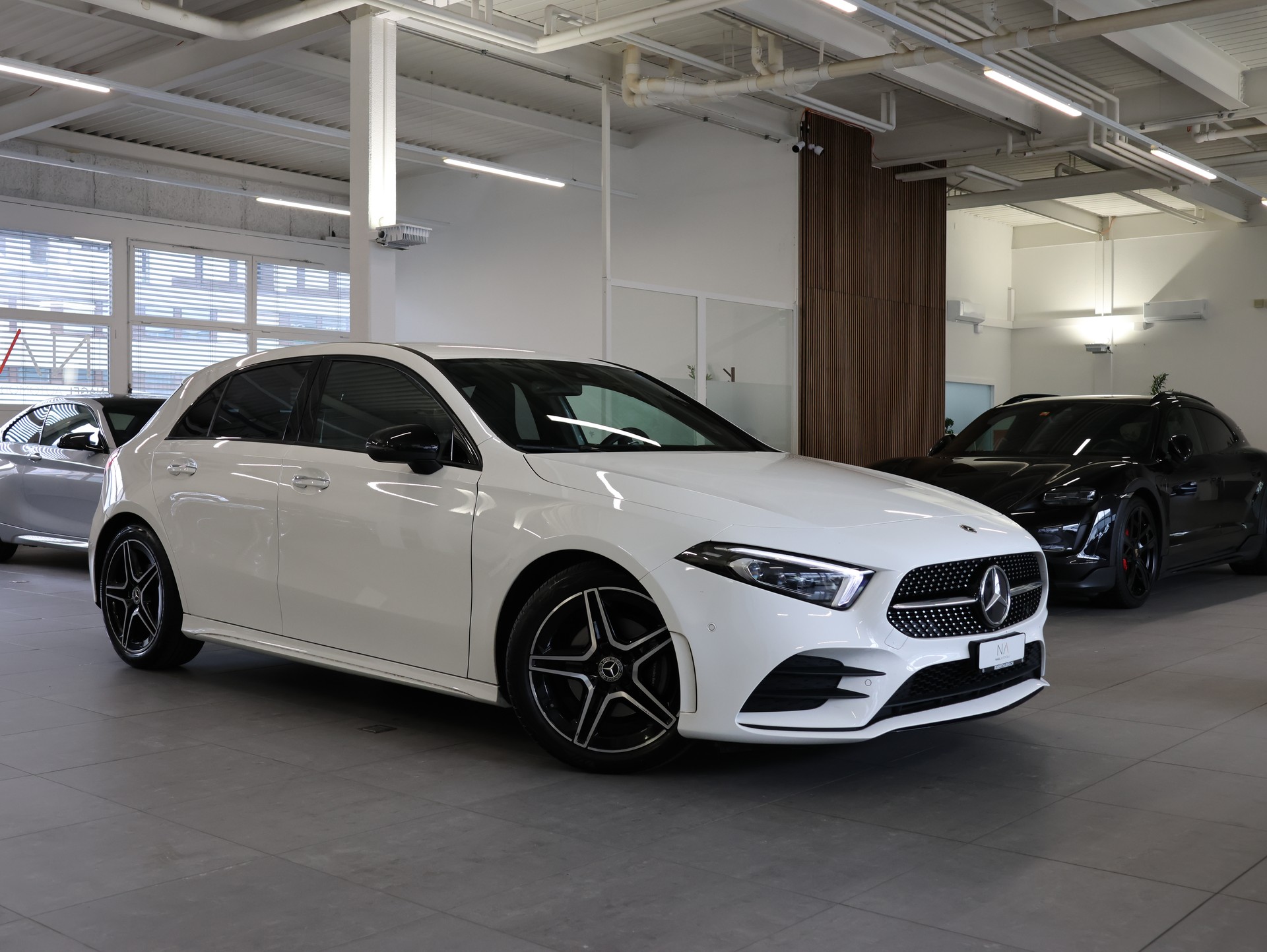 MERCEDES-BENZ A 180 d AMG Line 8G-DCT *MultiColor * Rückfahrkamera* Command Touch*-image-0