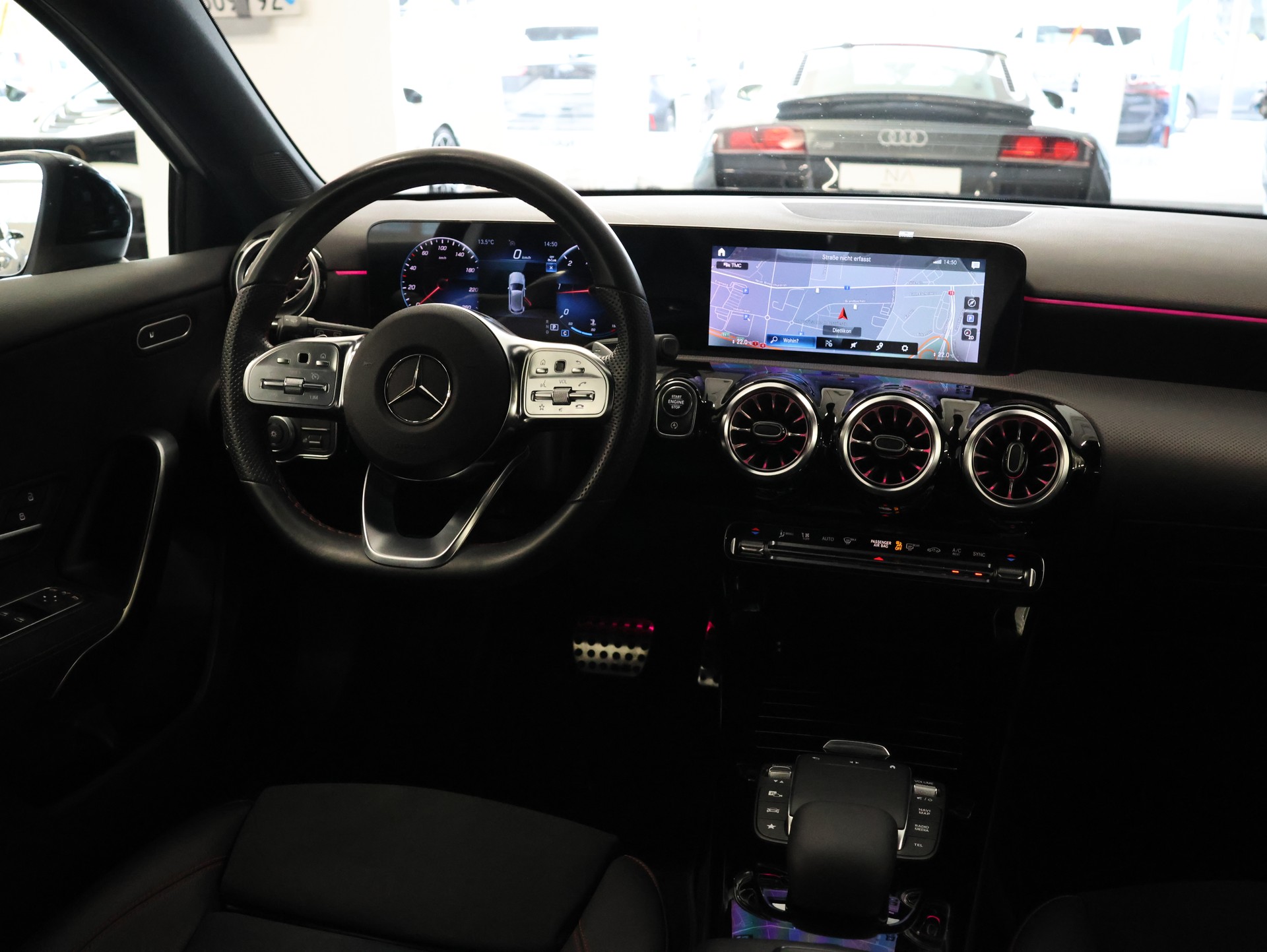 MERCEDES-BENZ A 180 d AMG Line 8G-DCT *MultiColor * Rückfahrkamera* Command Touch*-image-17