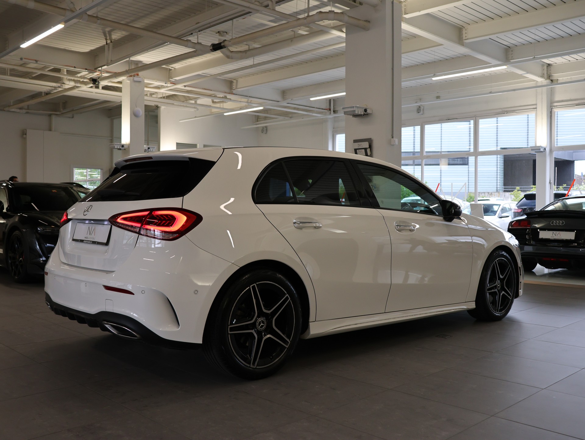 MERCEDES-BENZ A 180 d AMG Line 8G-DCT *MultiColor * Rückfahrkamera* Command Touch*-image-6