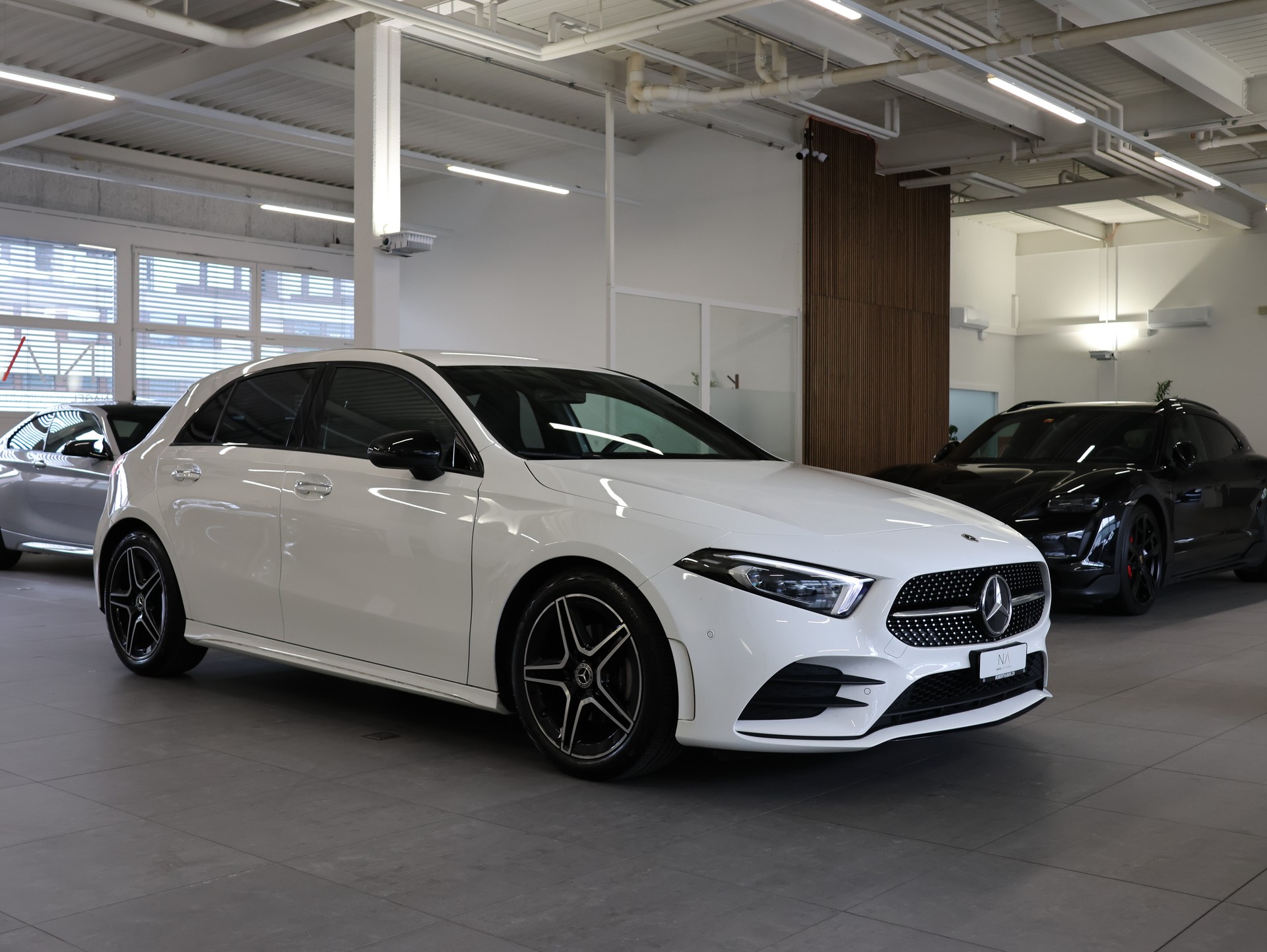 MERCEDES-BENZ A 180 d AMG Line 8G-DCT *MultiColor * Rückfahrkamera* Command Touch*-image-1