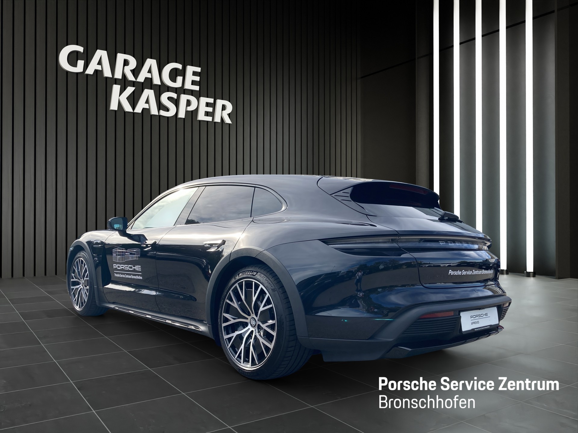 PORSCHE Taycan 4 Cross Turismo-showroom-element-2