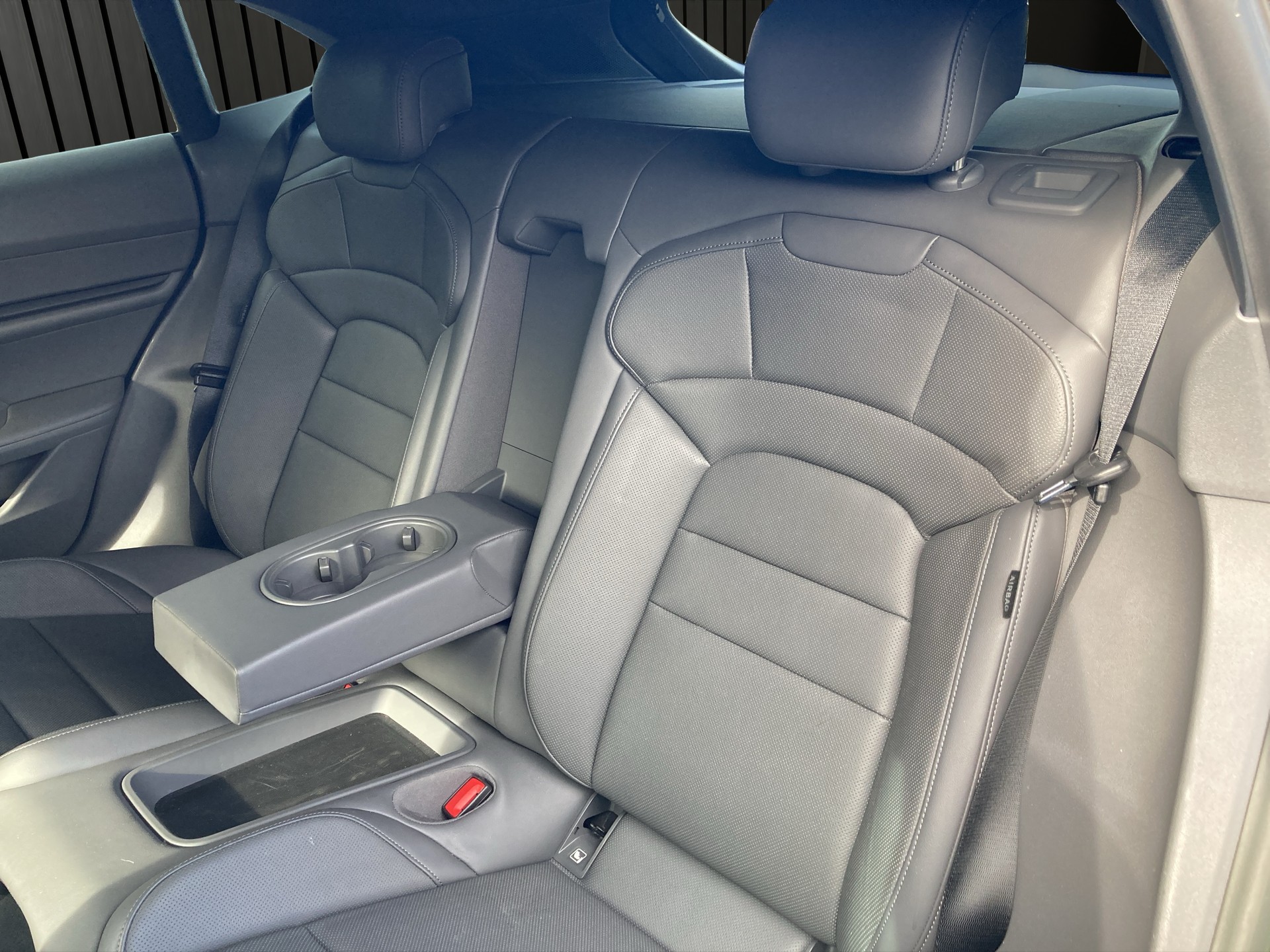PORSCHE Taycan 4 Cross Turismo-image-13