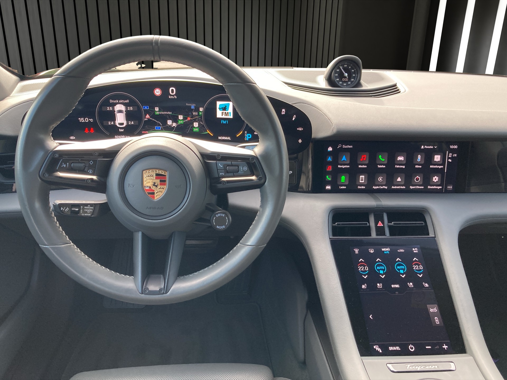 PORSCHE Taycan 4 Cross Turismo-image-14