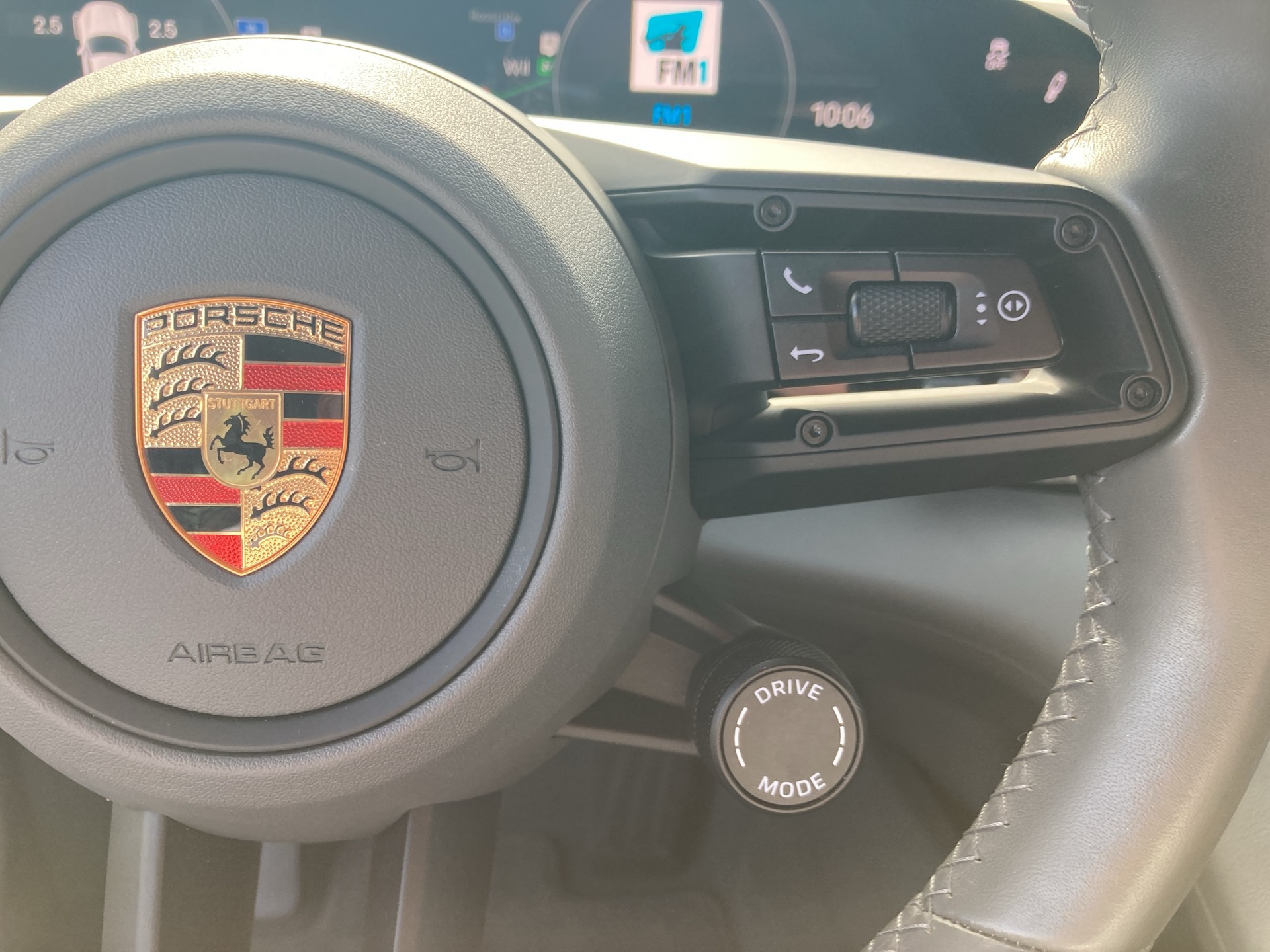 PORSCHE Taycan 4 Cross Turismo-image-21