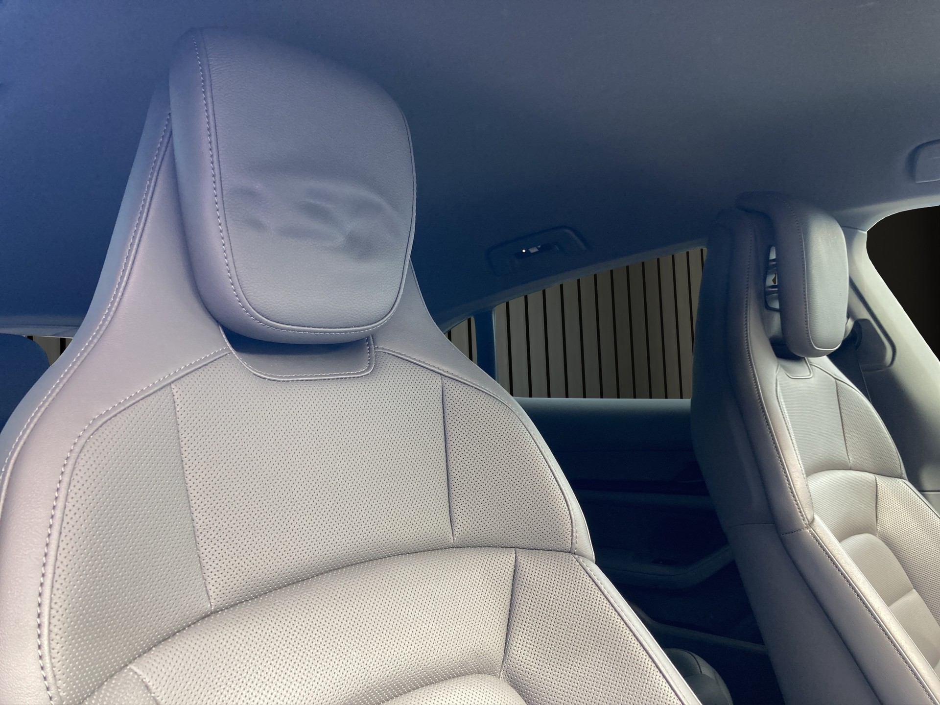PORSCHE Taycan 4 Cross Turismo-image-18