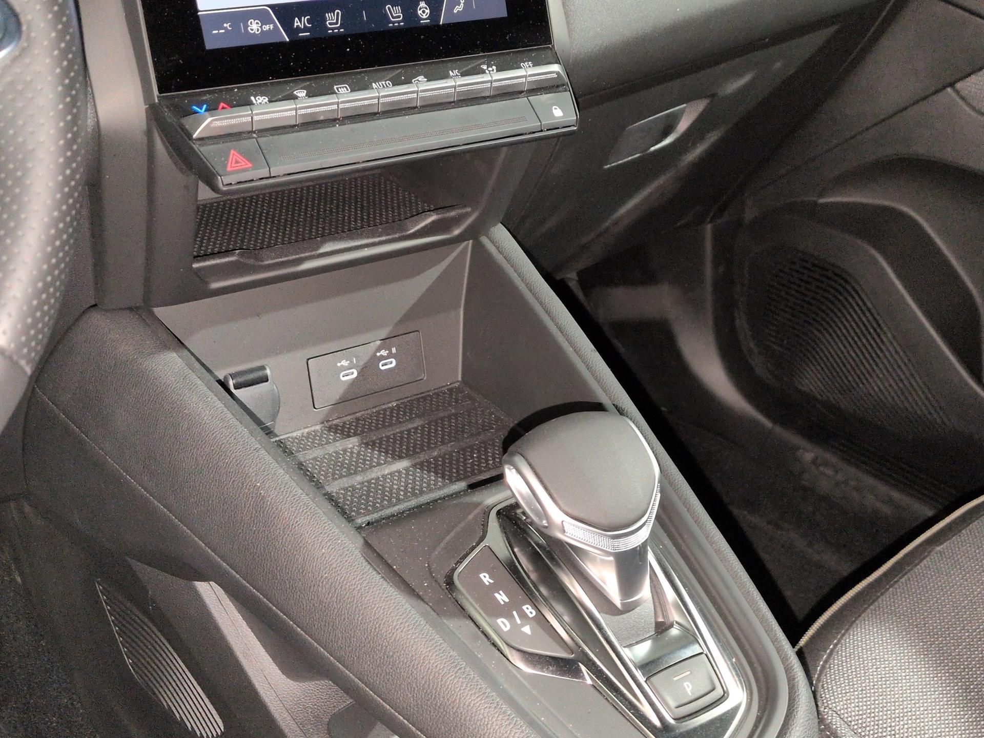 RENAULT Captur 1.6 E-Tech 145 Techno DHT-image-11