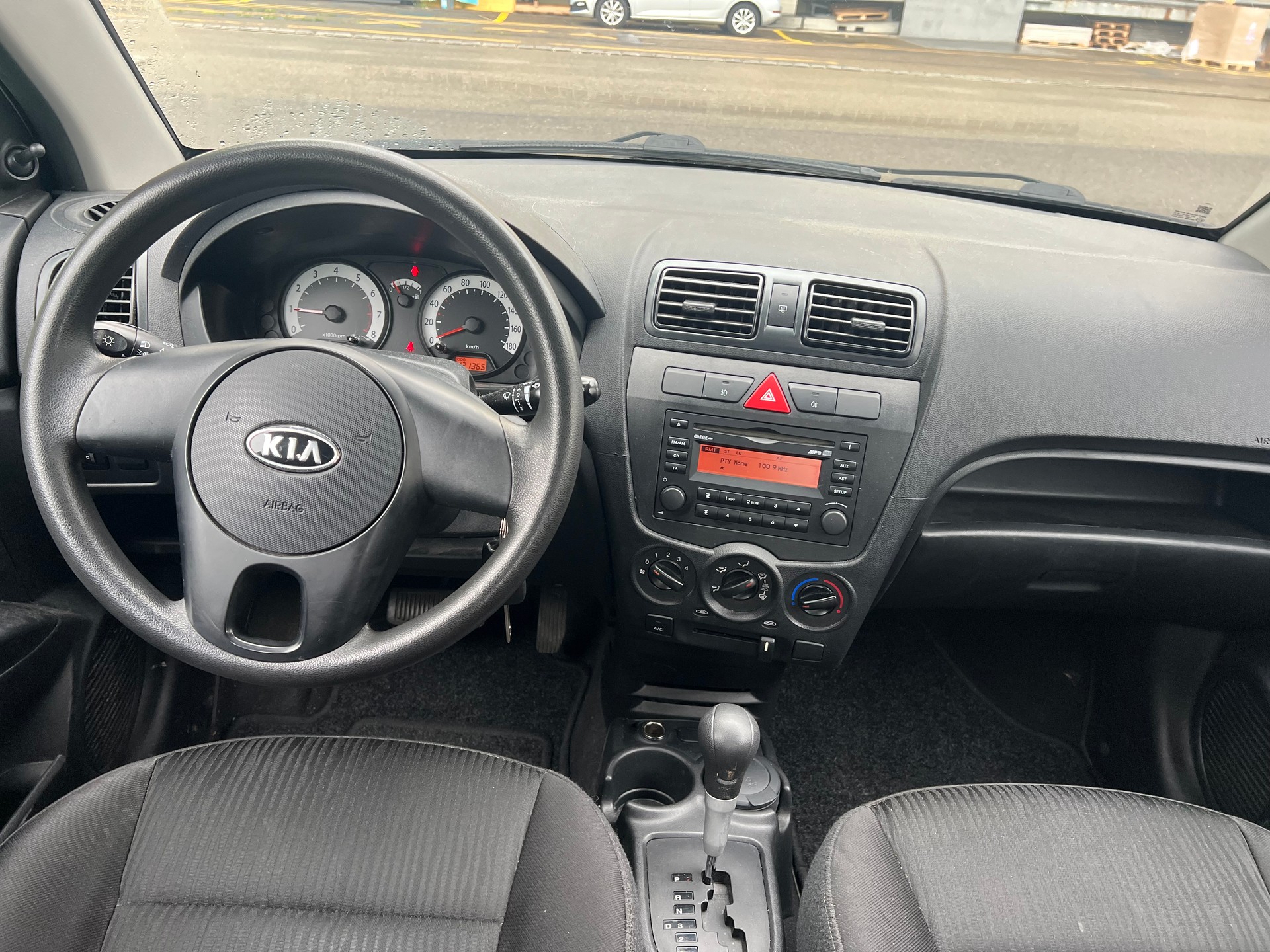 KIA Picanto 1.1 Style *** Automatic***-image-5
