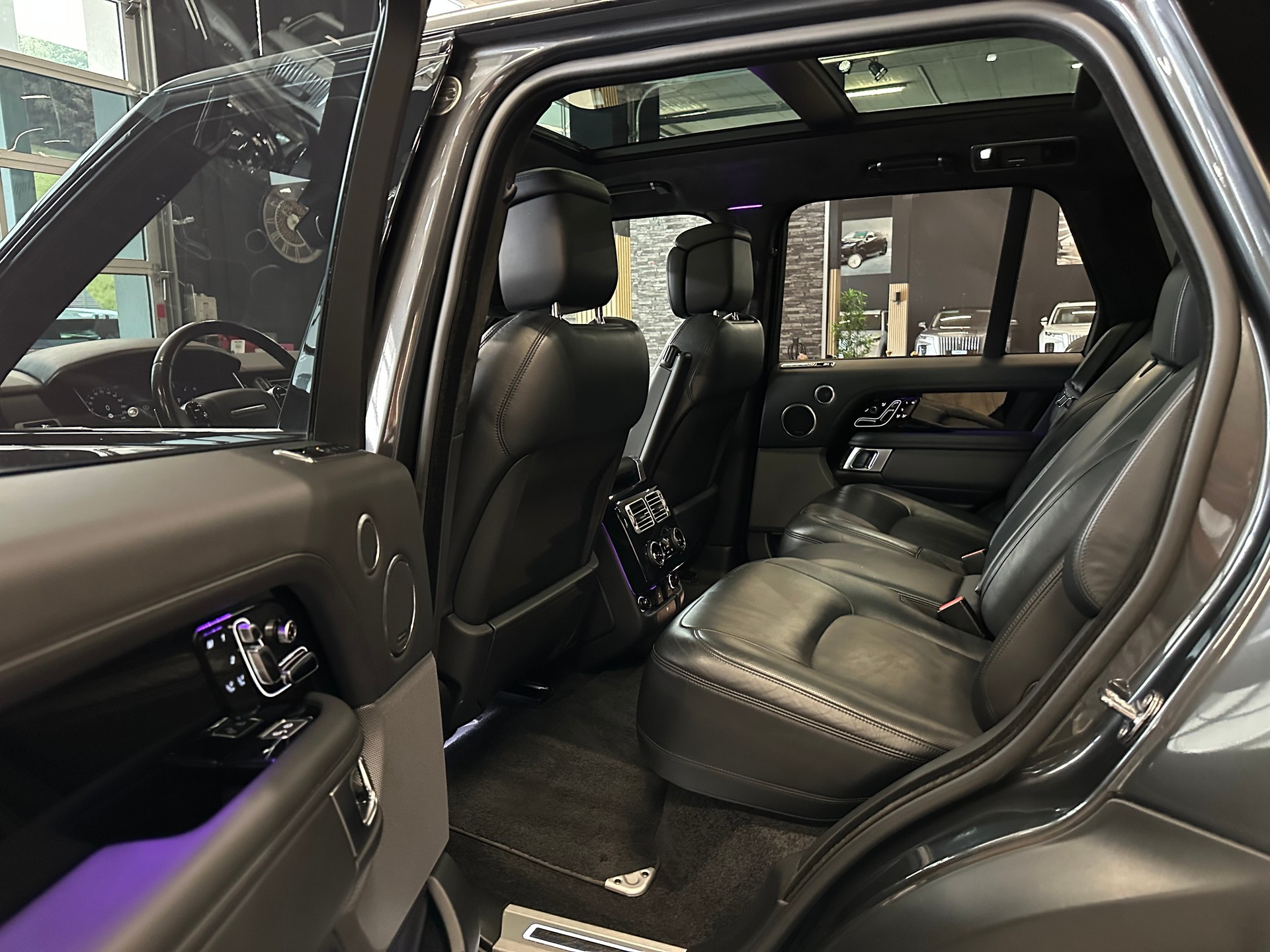LAND ROVER Range Rover 4.4 SDV8 Autobiography Automatic-image-10