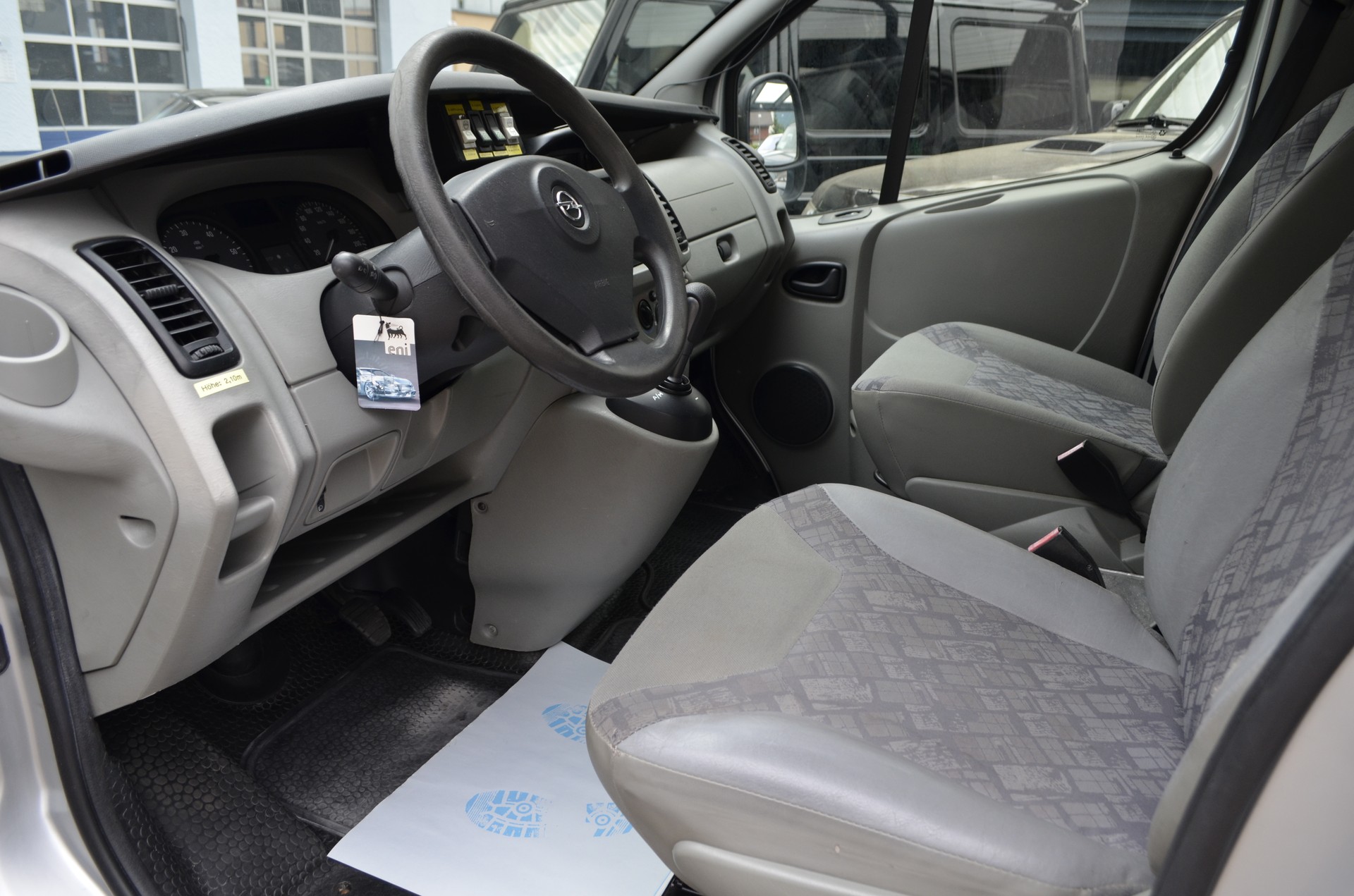 OPEL Vivaro 2.5 CDTI Tierwagen-image-8