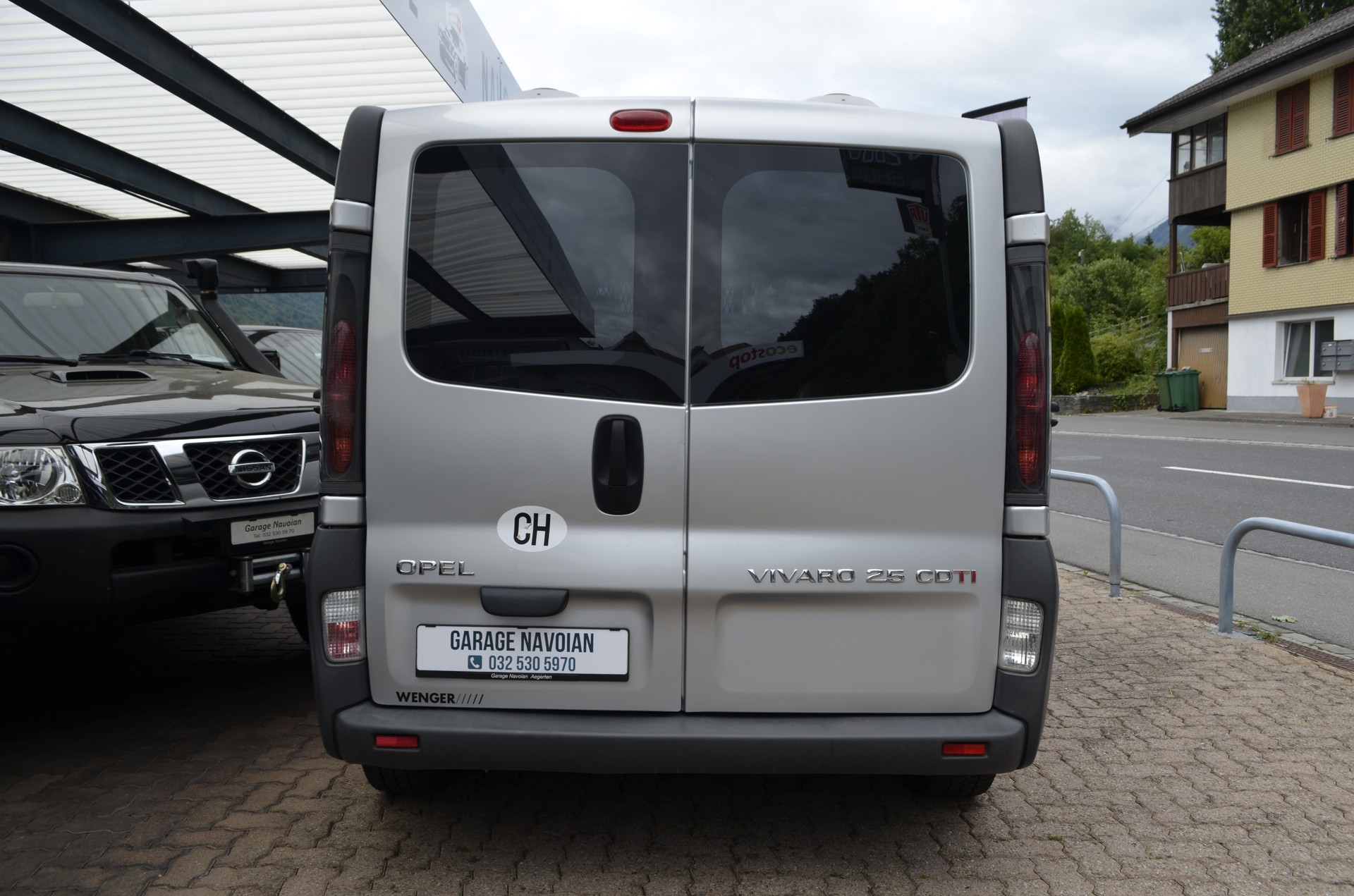 OPEL Vivaro 2.5 CDTI Tierwagen-image-9