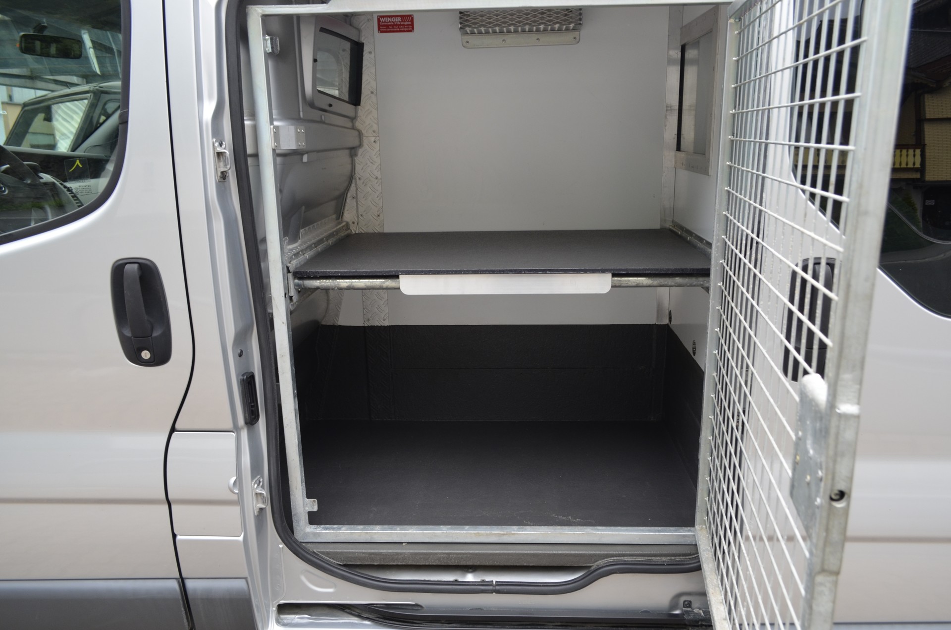 OPEL Vivaro 2.5 CDTI Tierwagen-image-11