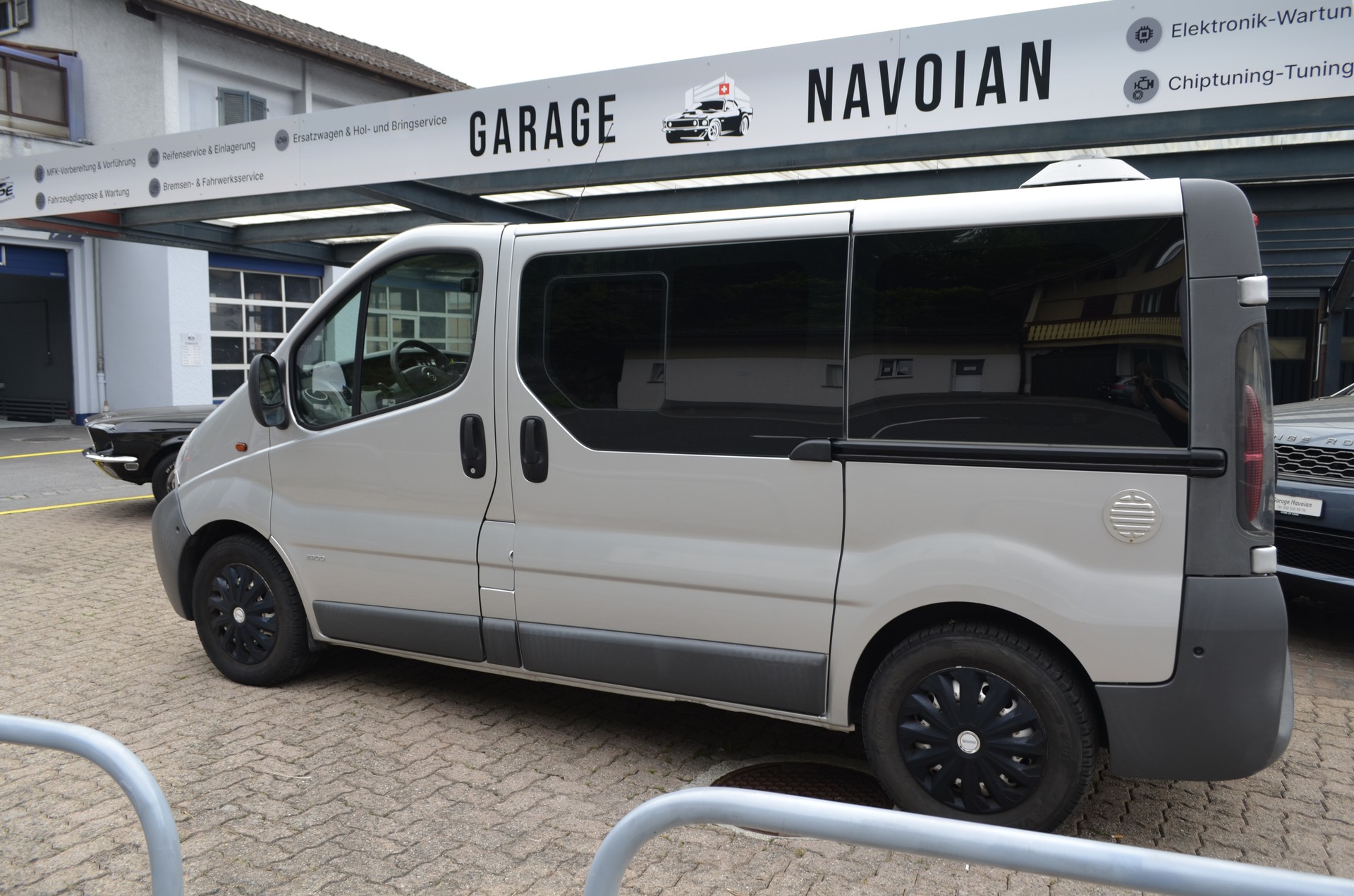 OPEL Vivaro 2.5 CDTI Tierwagen-image-6