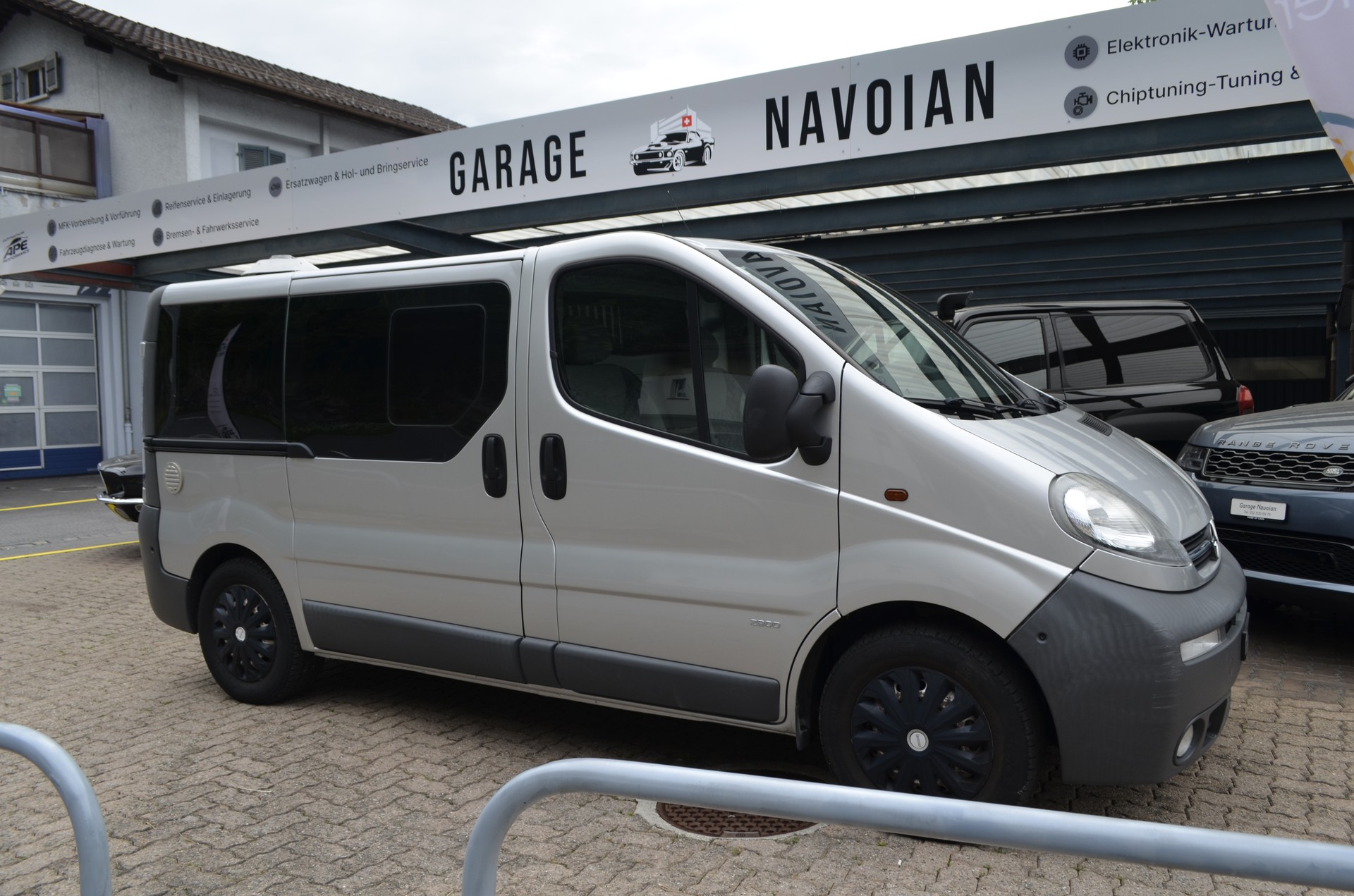 OPEL Vivaro 2.5 CDTI Tierwagen-image-5